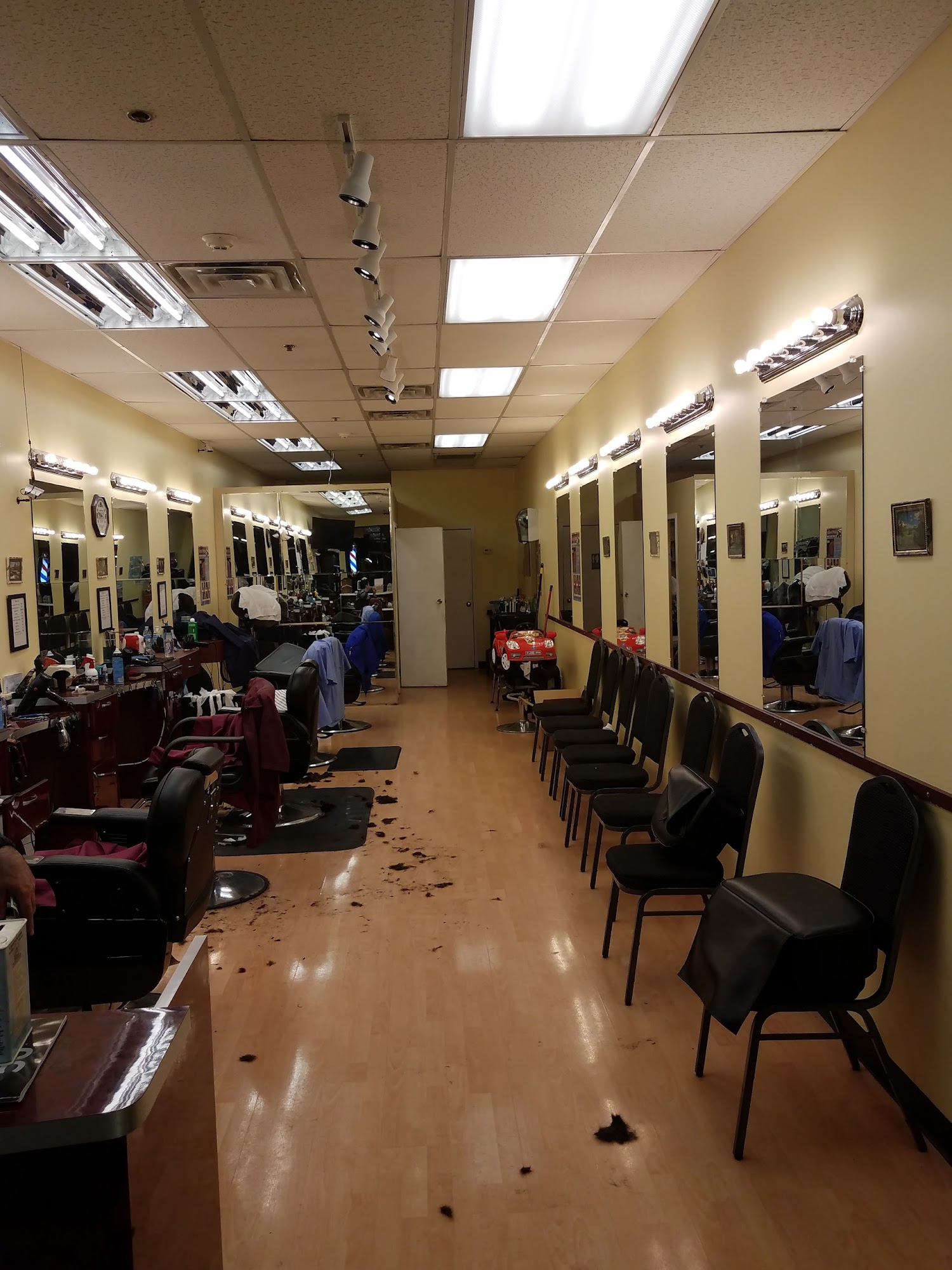 Isaac's Barber Shop in Monsey 419 NY-59, Monsey New York 10952