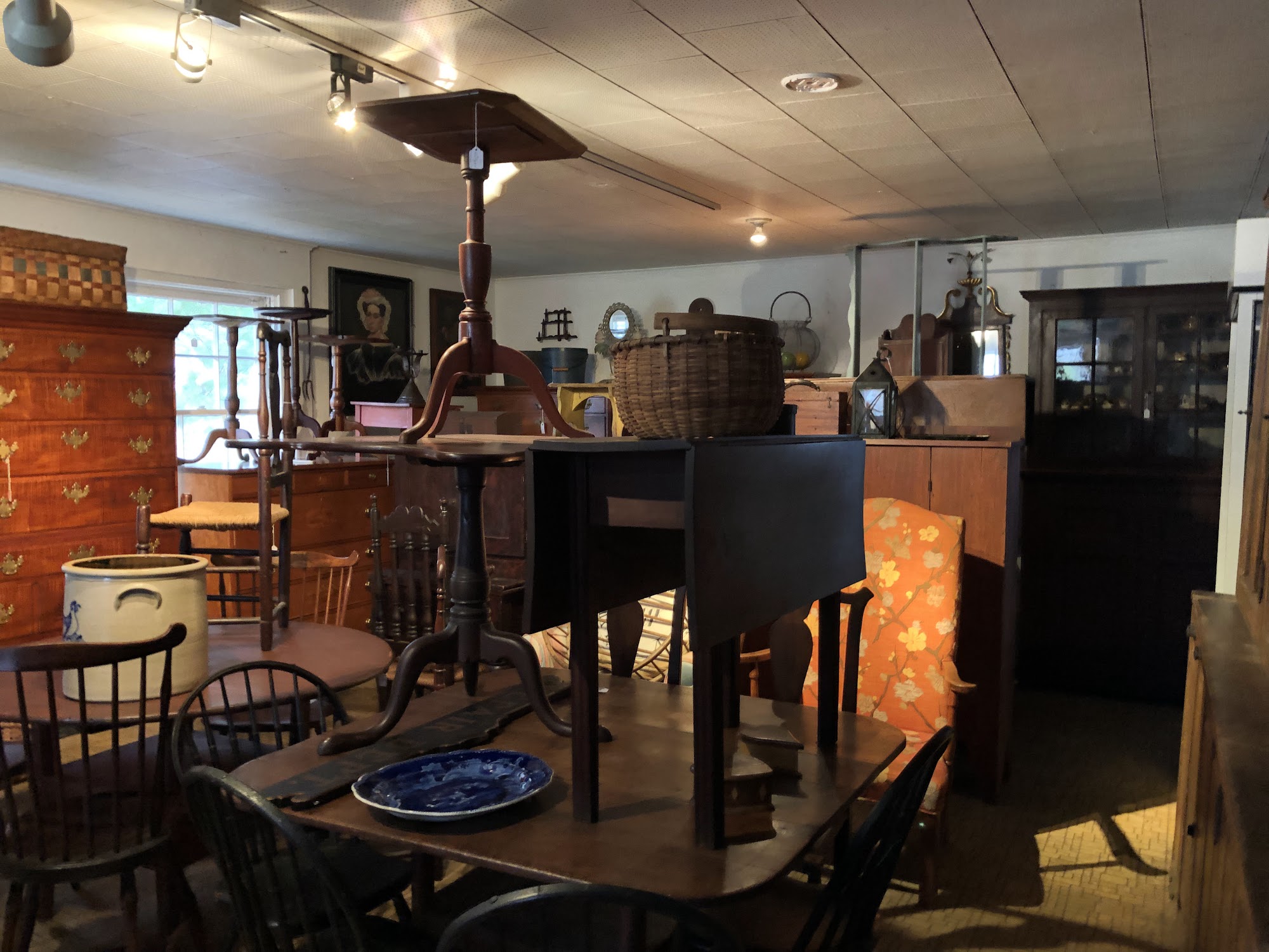 Dan & Karen Olson Antiques - Newburgh, NY