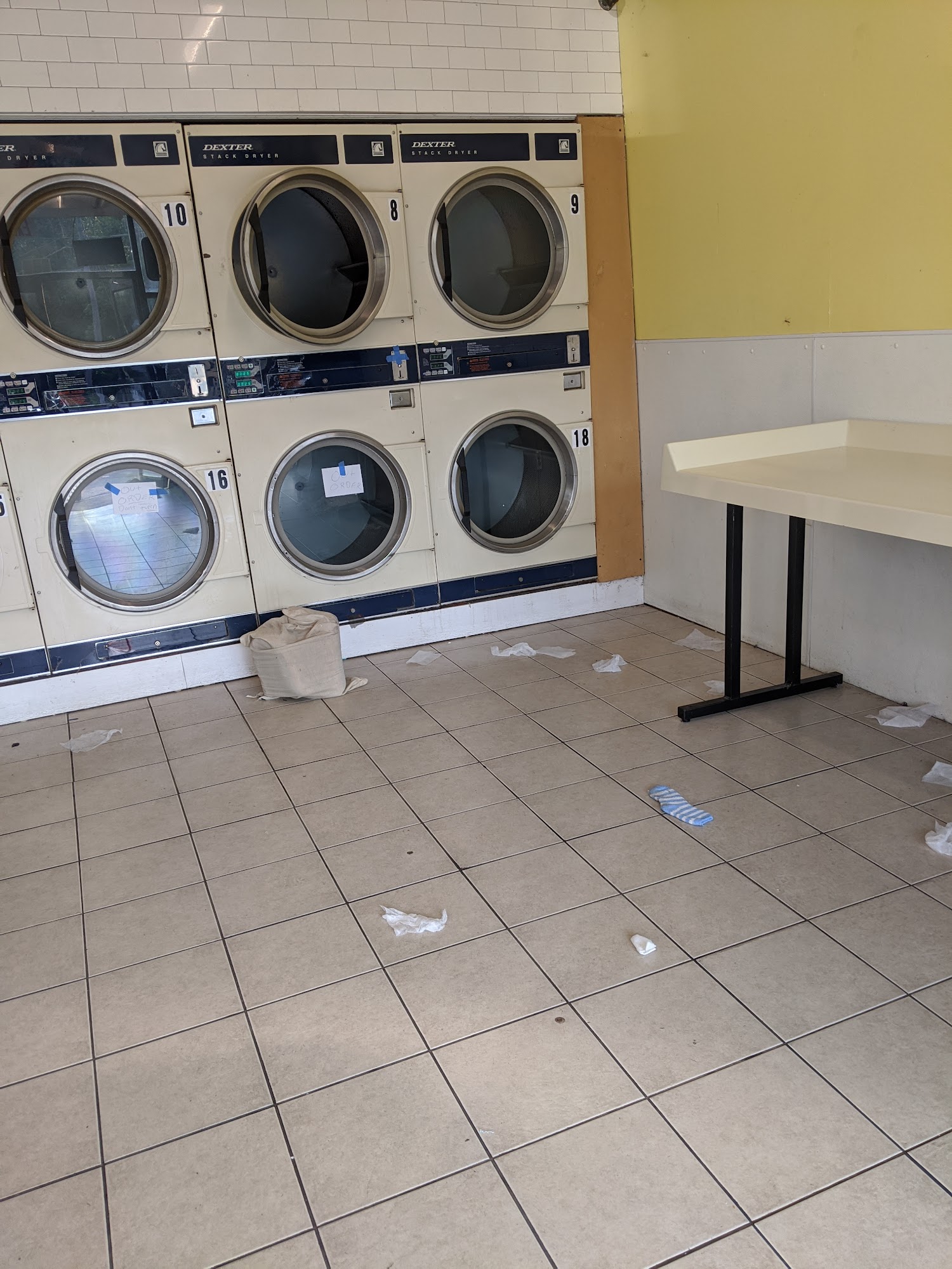 Super Wash Laundromat