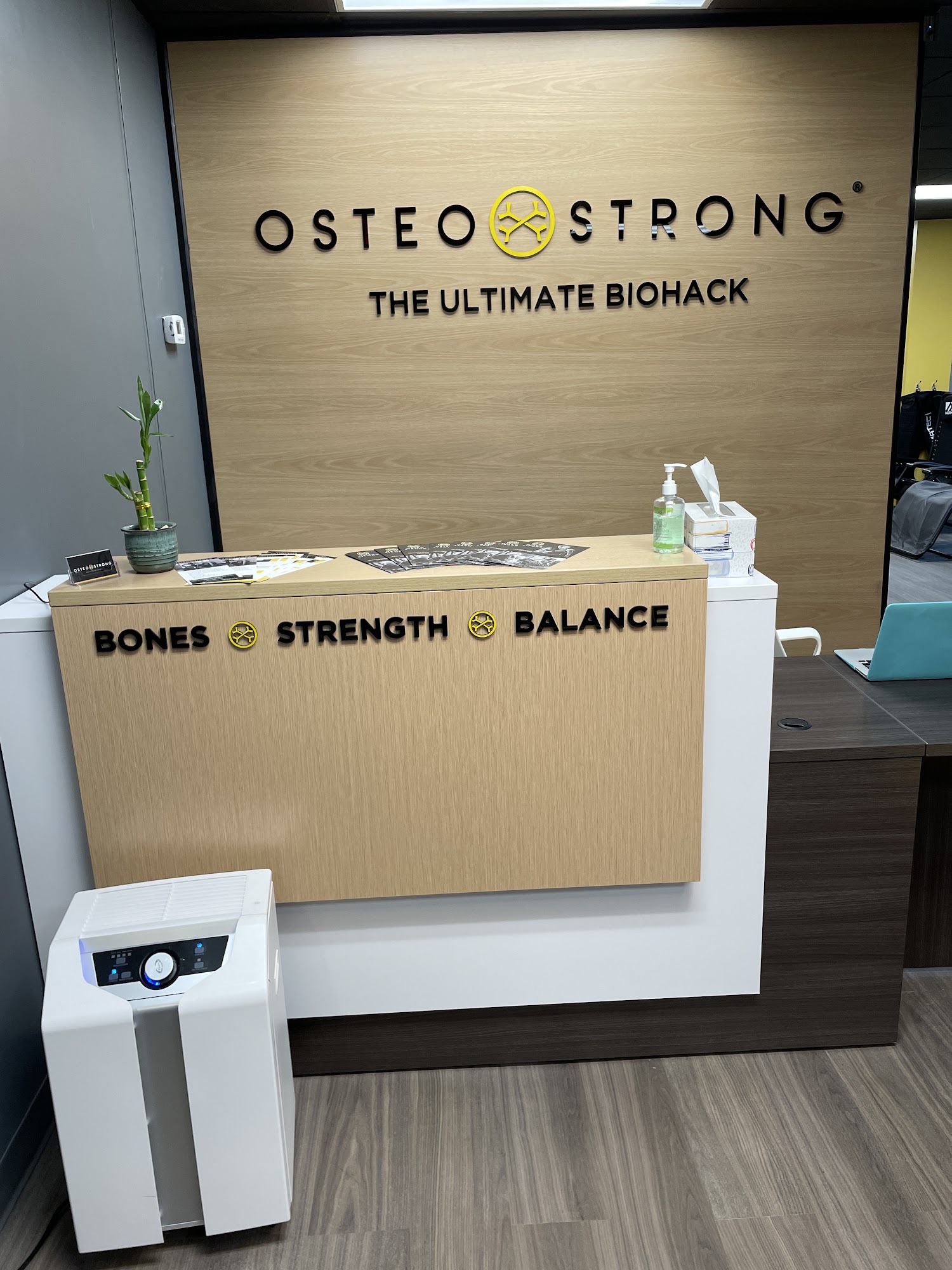 OsteoStrong Roslyn 1500 Old Northern Blvd 2nd floor, Roslyn New York 11576