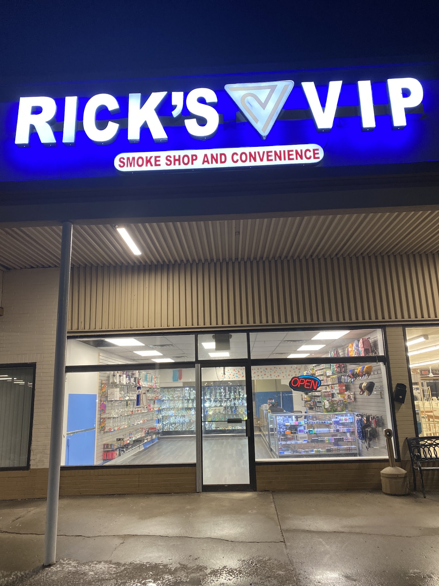 Ricky’s VIP smoke shop