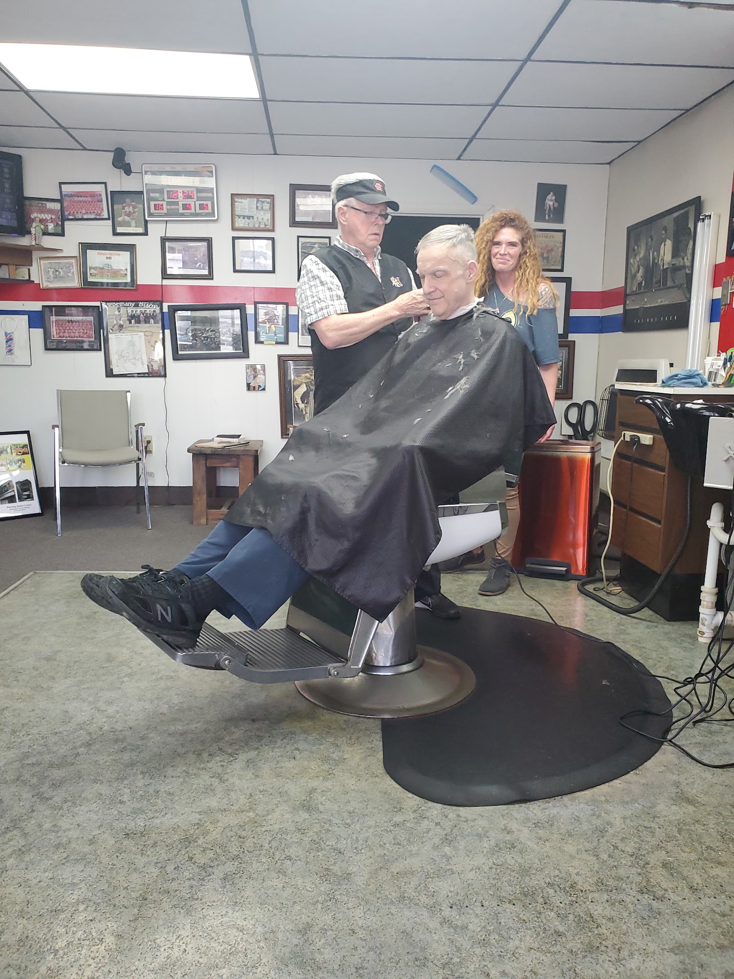 R Barber Shop 3018 Belmont St, Bellaire Ohio 43906