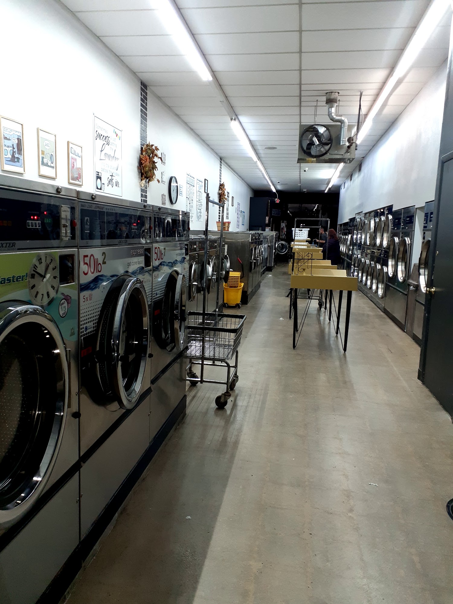 Boston-Pearl Laundromat