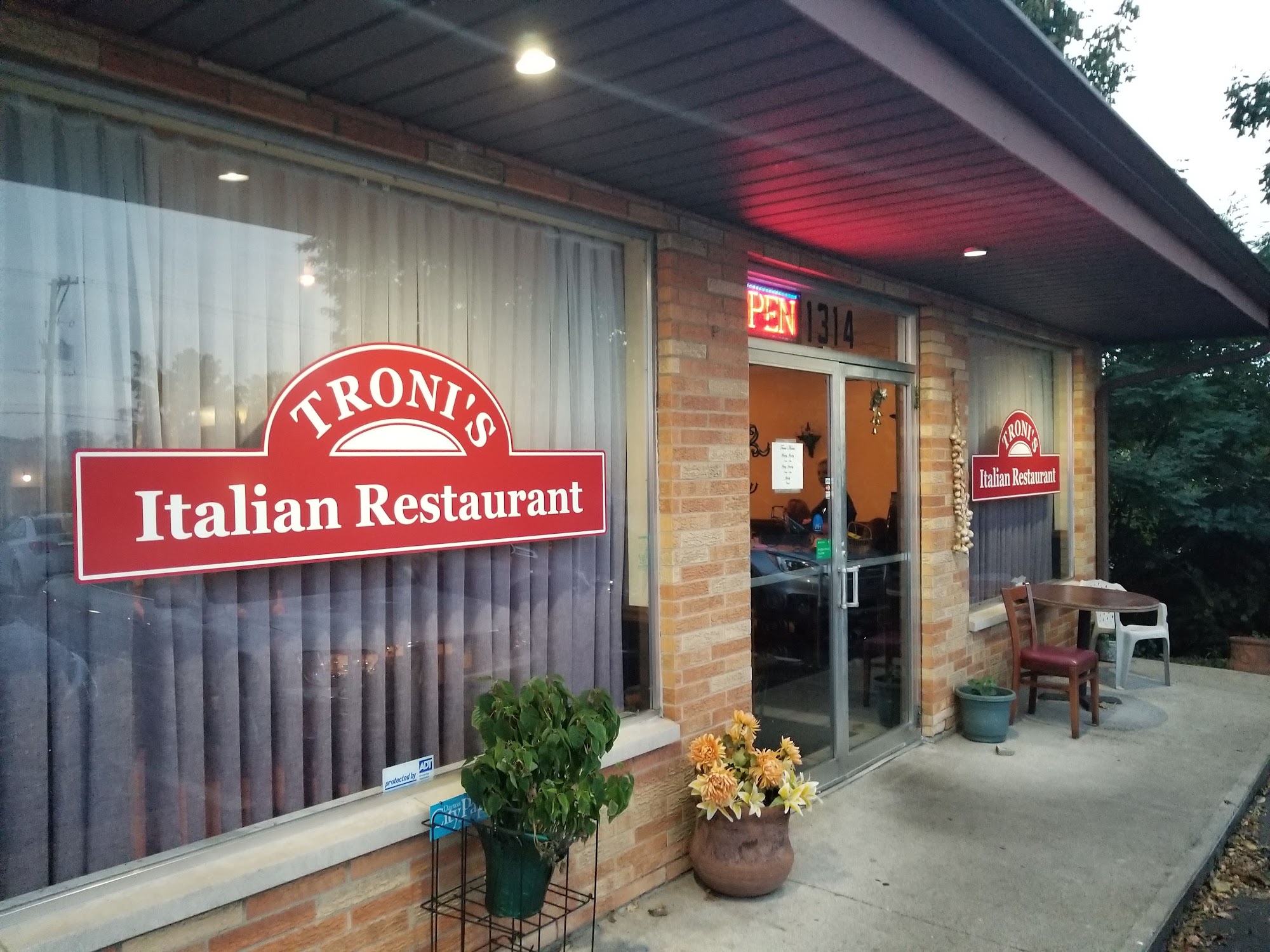 Troni's Italian Restaurant