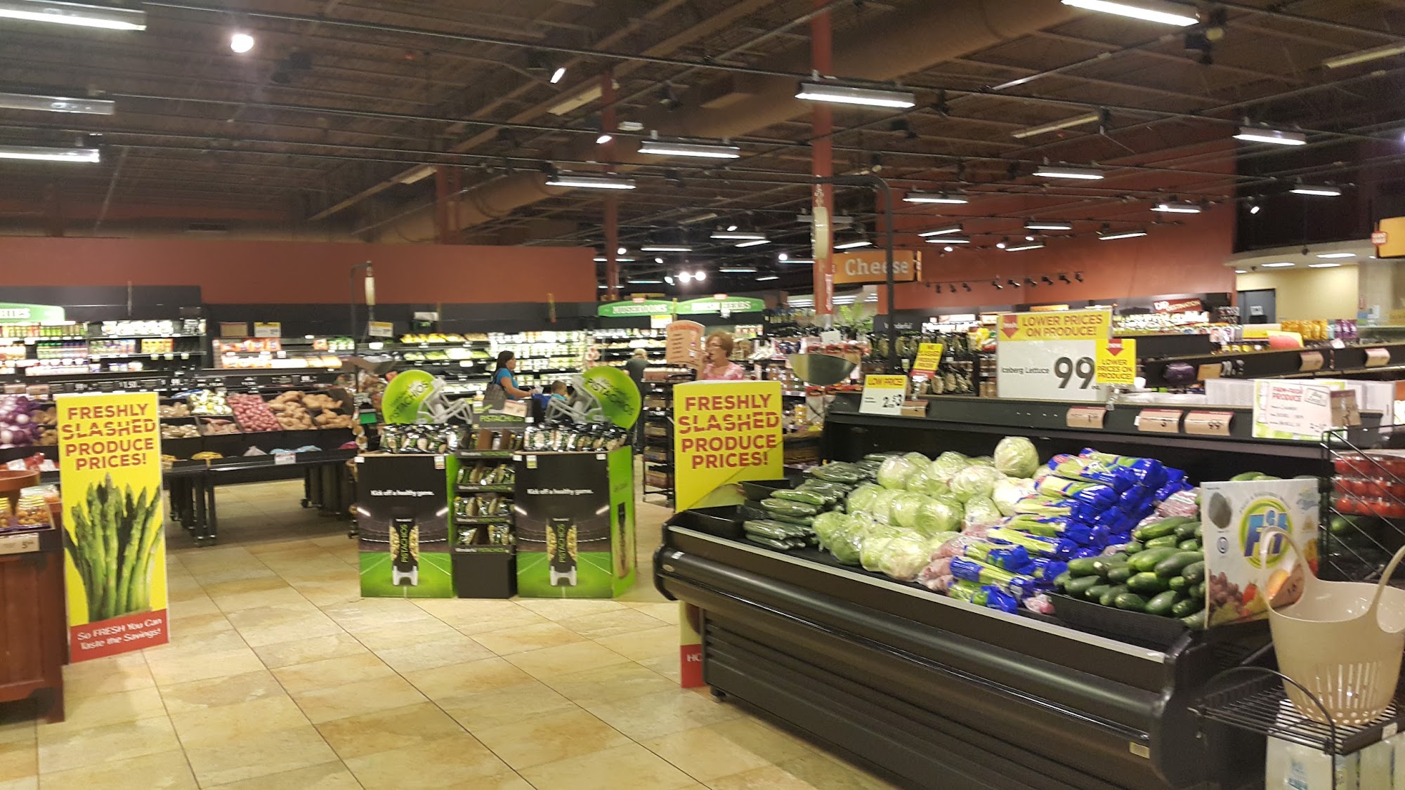 GIANT EAGLE SUPERMARKET - North Court Plaza Shopping Center, 870 N