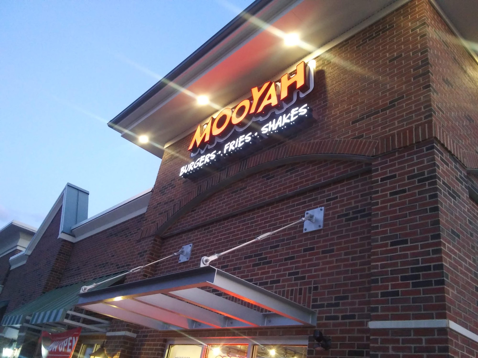 MOOYAH Burgers, Fries & Shakes