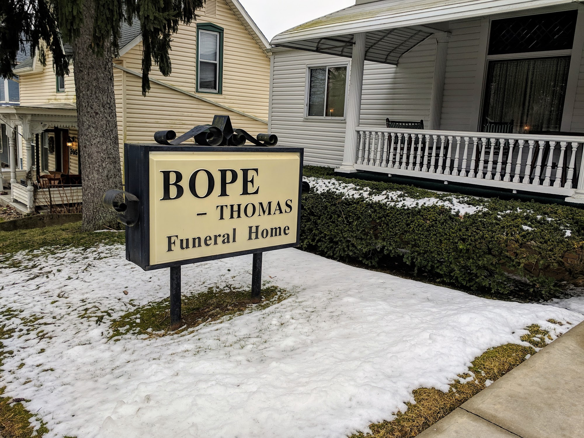 Bope-Thomas Funeral Home 203 S Columbus St, Somerset Ohio 43783