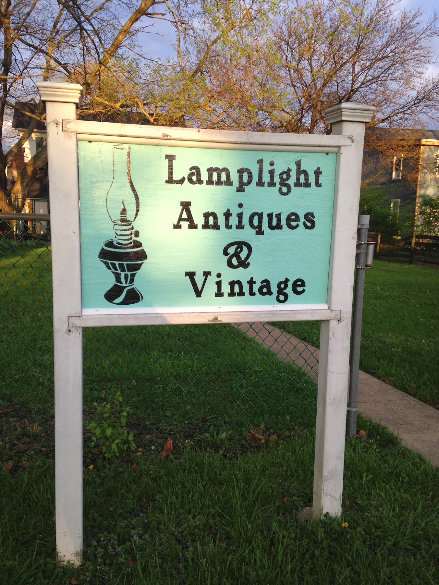 Lamplight Antiques & Vintage