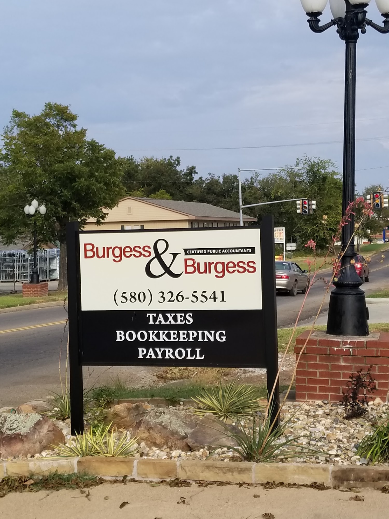 Burgess & Burgess, CPA 404 E Jackson St, Hugo Oklahoma 74743