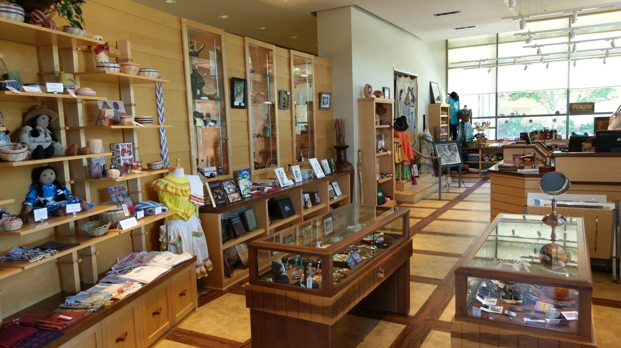 Aachompa' Gallery Gift Shop