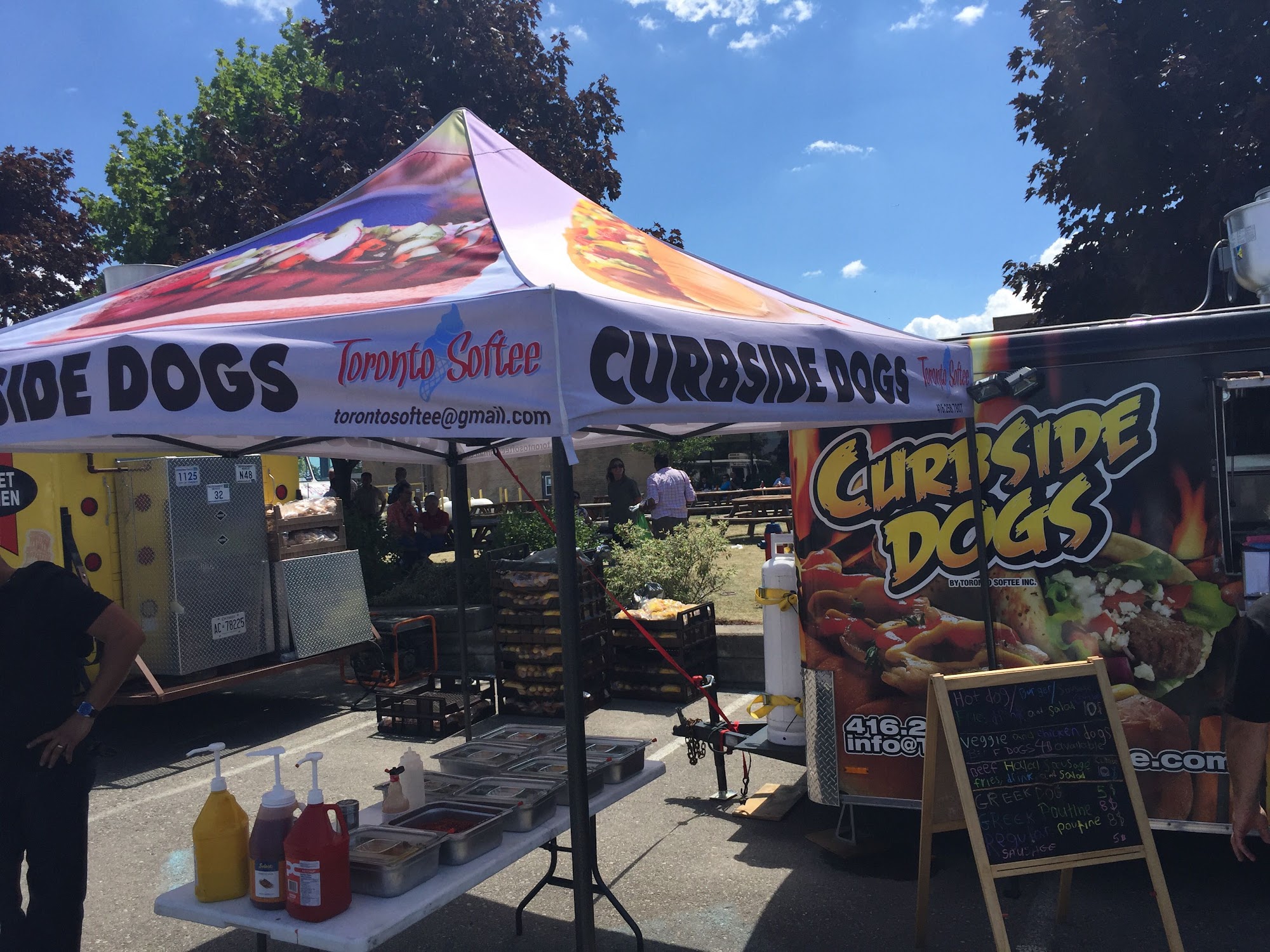 Curbside Dogs-Toronto Food Trucks