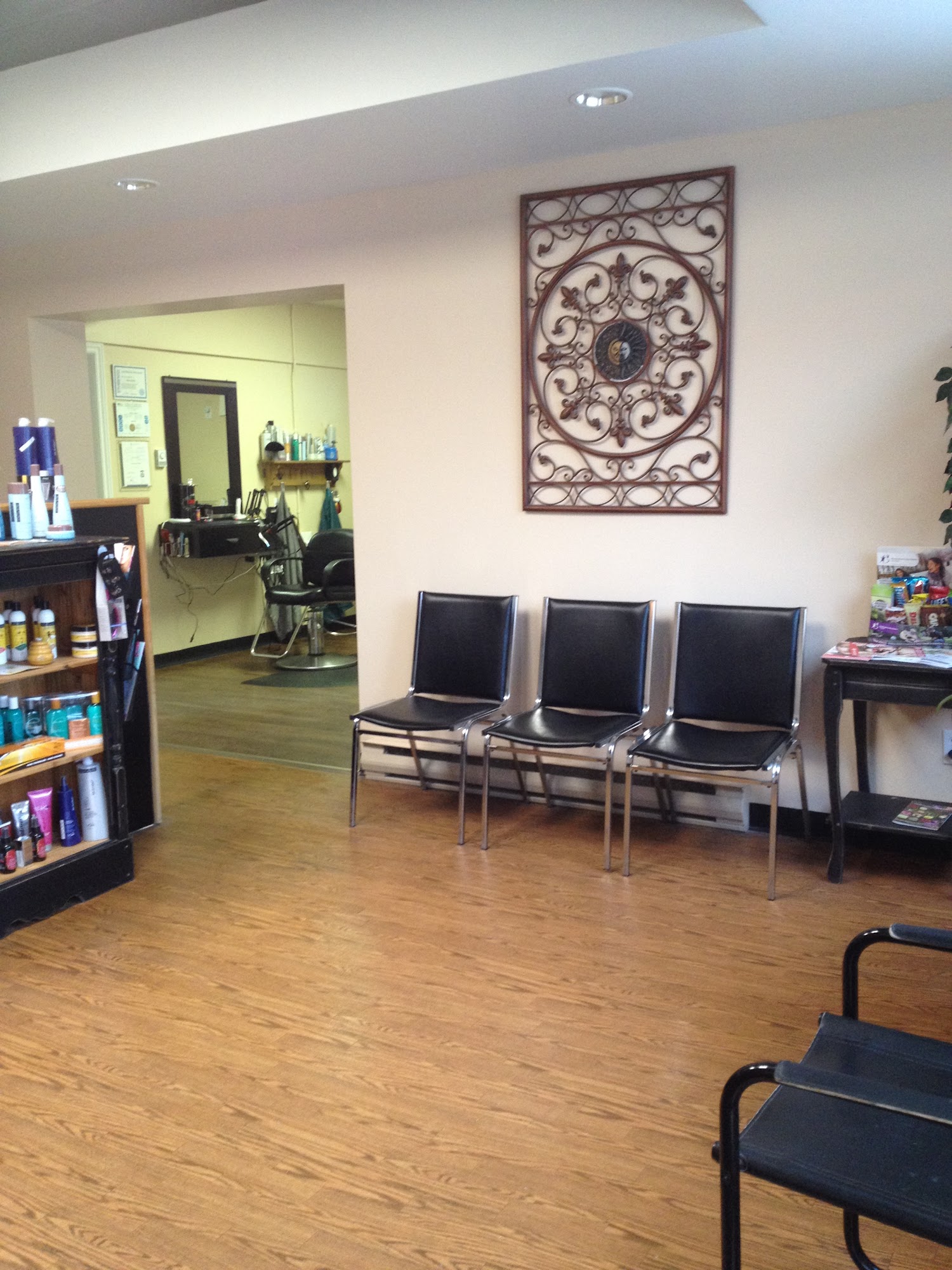 A Wee Trim - Hair Salon 3-56 Raleigh St, Chatham-Kent Ontario N7M 2M7