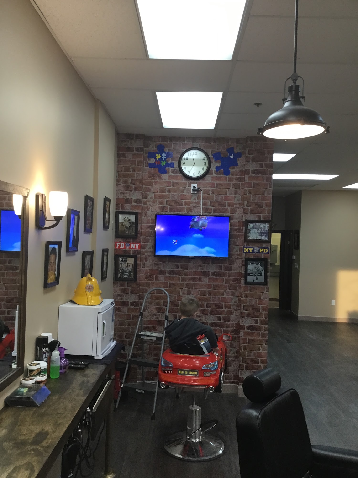 The Kingsmen - Barbers on King 15-1414 Durham Regional Hwy 2, Courtice Ontario L1E 3B4