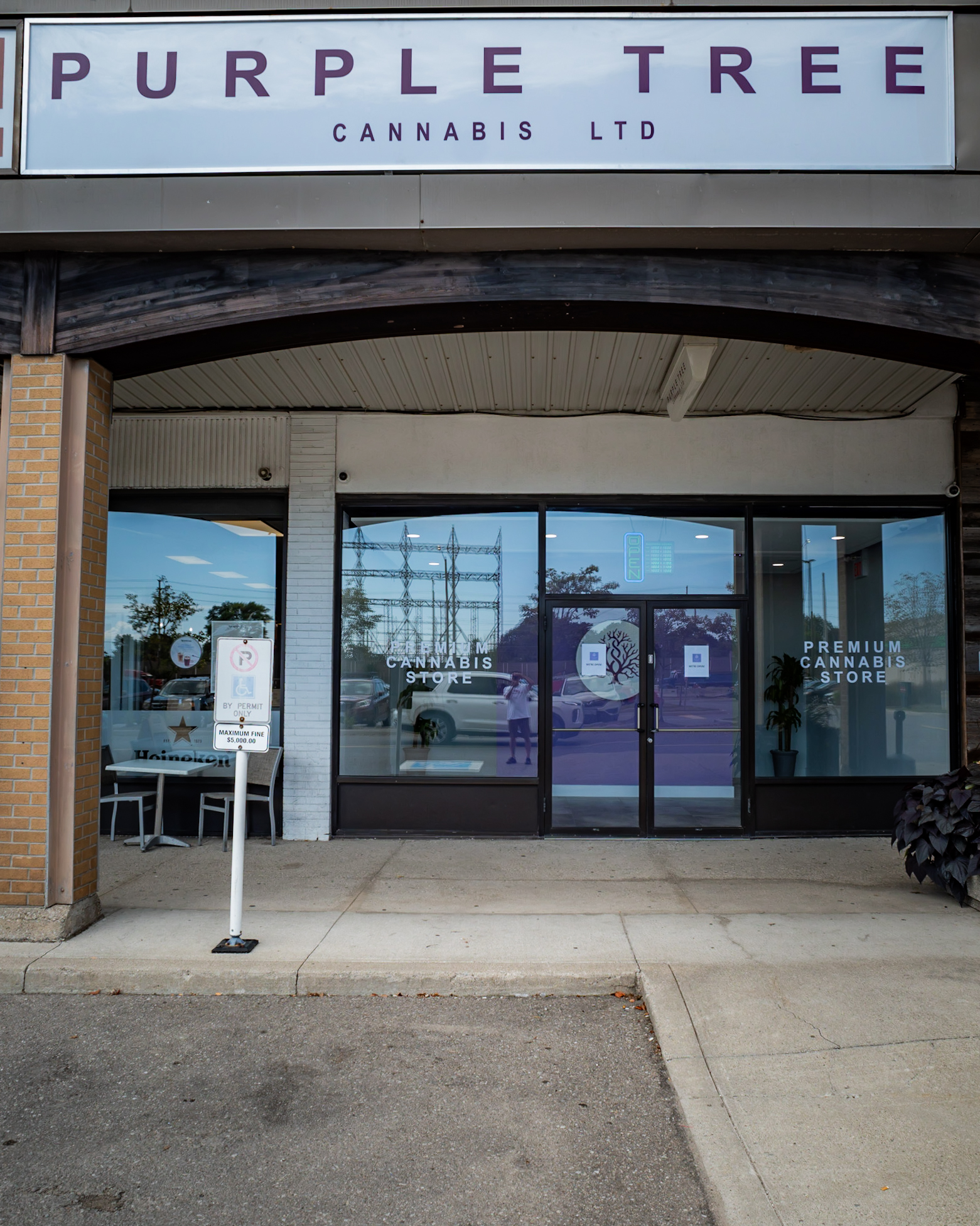 Purple Tree Cannabis - Mississauga Dispensary 1077 N Service Rd UNIT 12, Mississauga