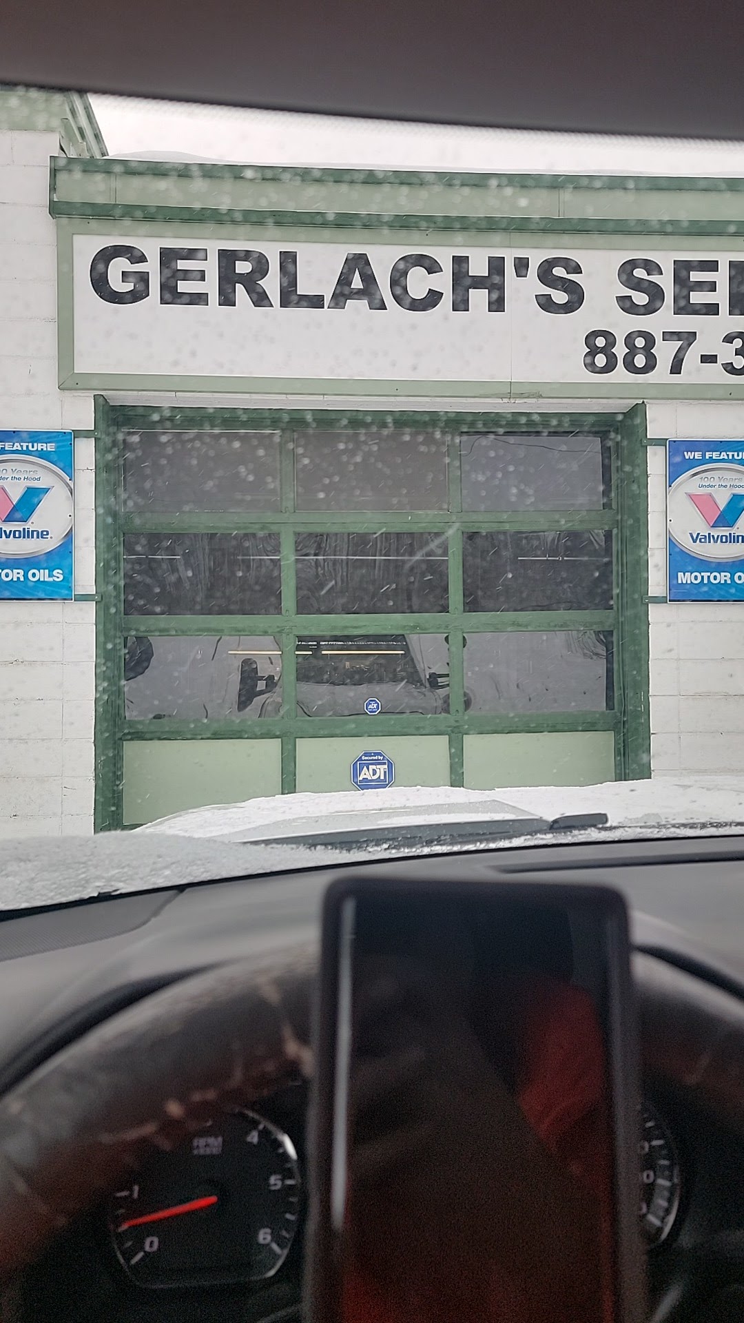 Gerlach's Service Centre 208 1st St, Nipigon Ontario P0T 2J0