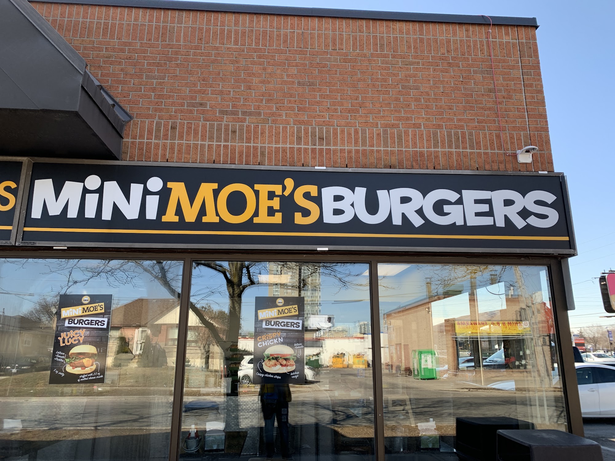 Mini Moe’s Burgers - Wraps - Funnel Cakes - Poutines
