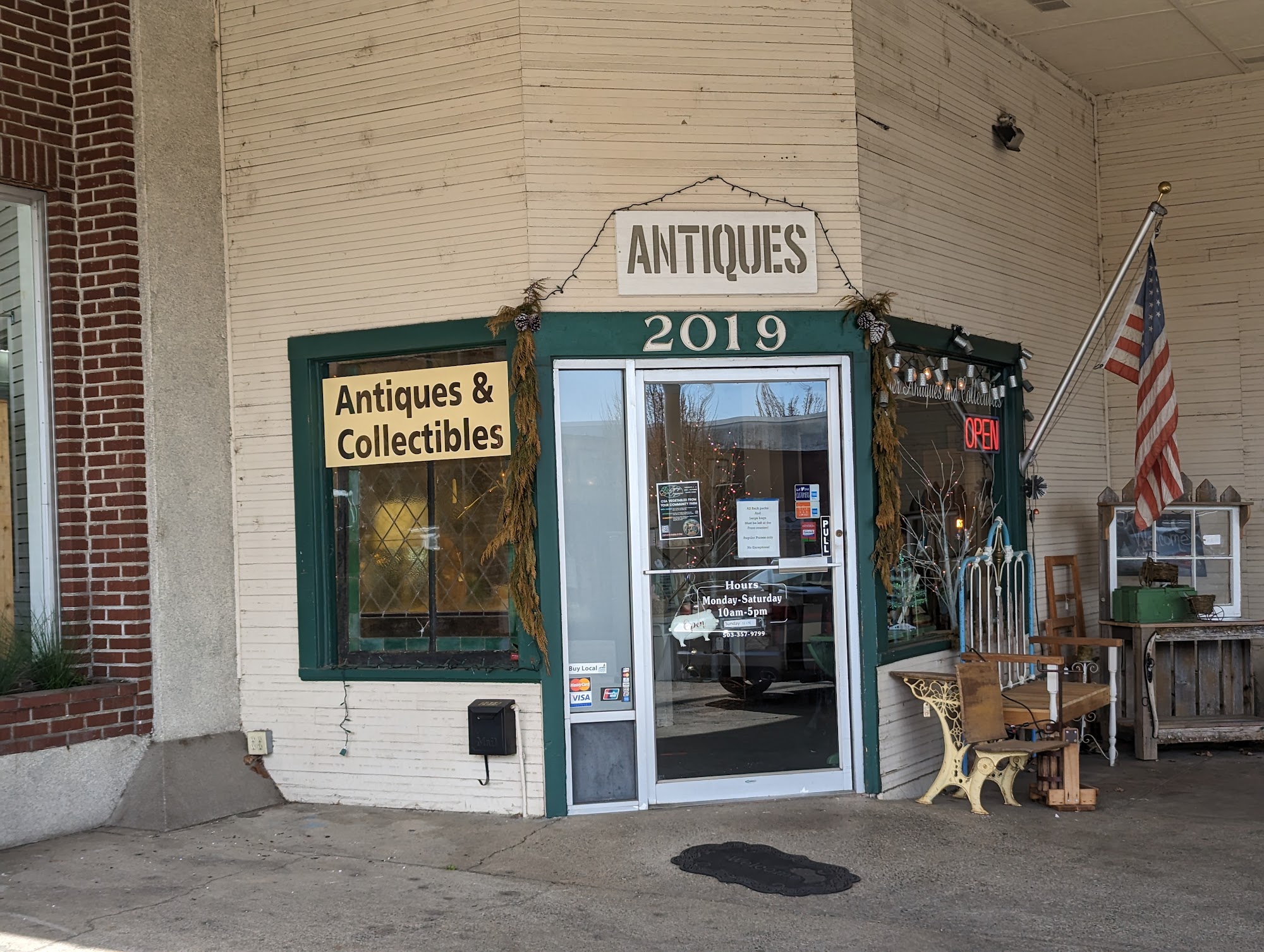 Corner Antiques and Collectibles