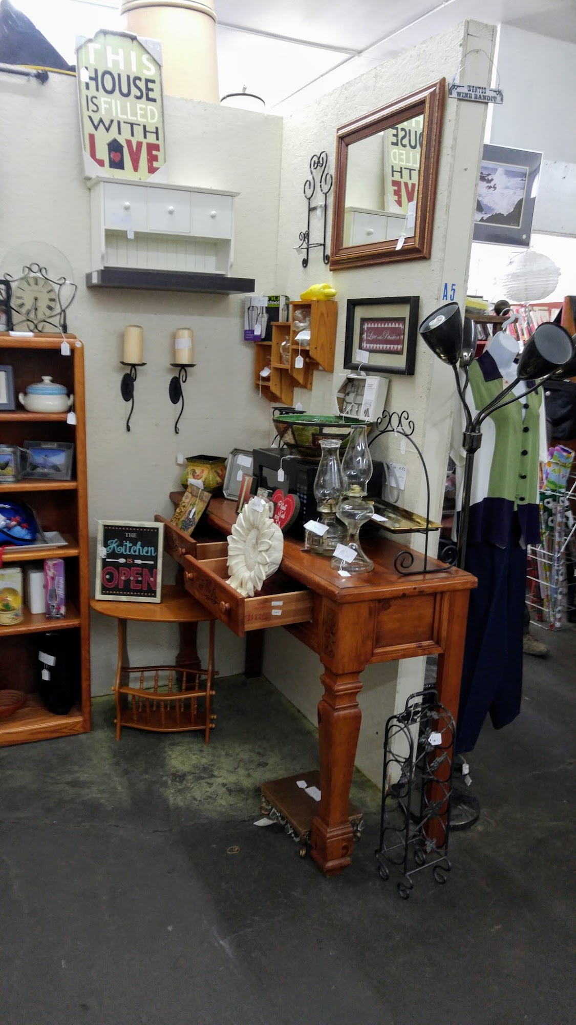 Robins Roost Resale Store