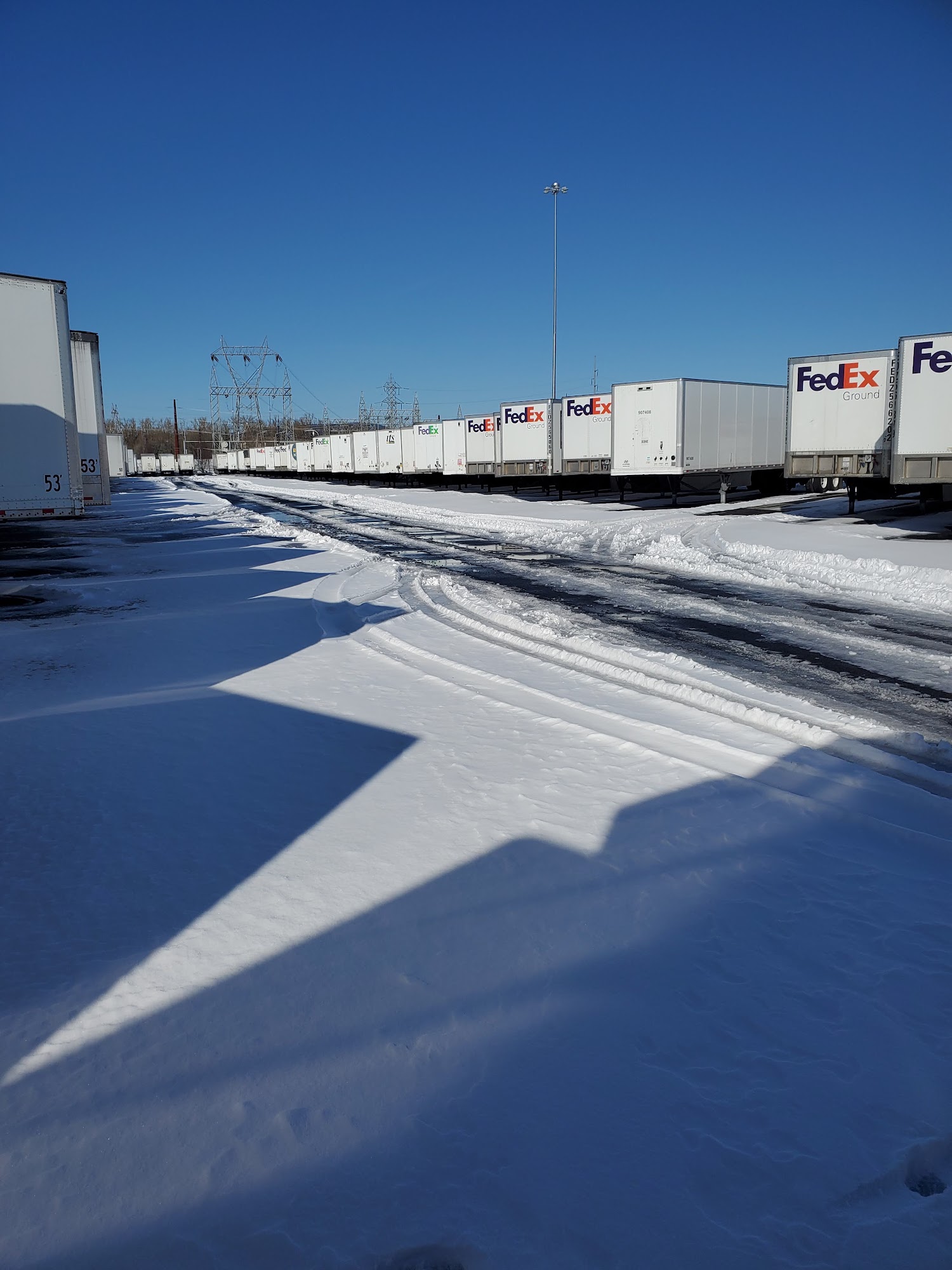 FedEx Ground: Trucks Entrance