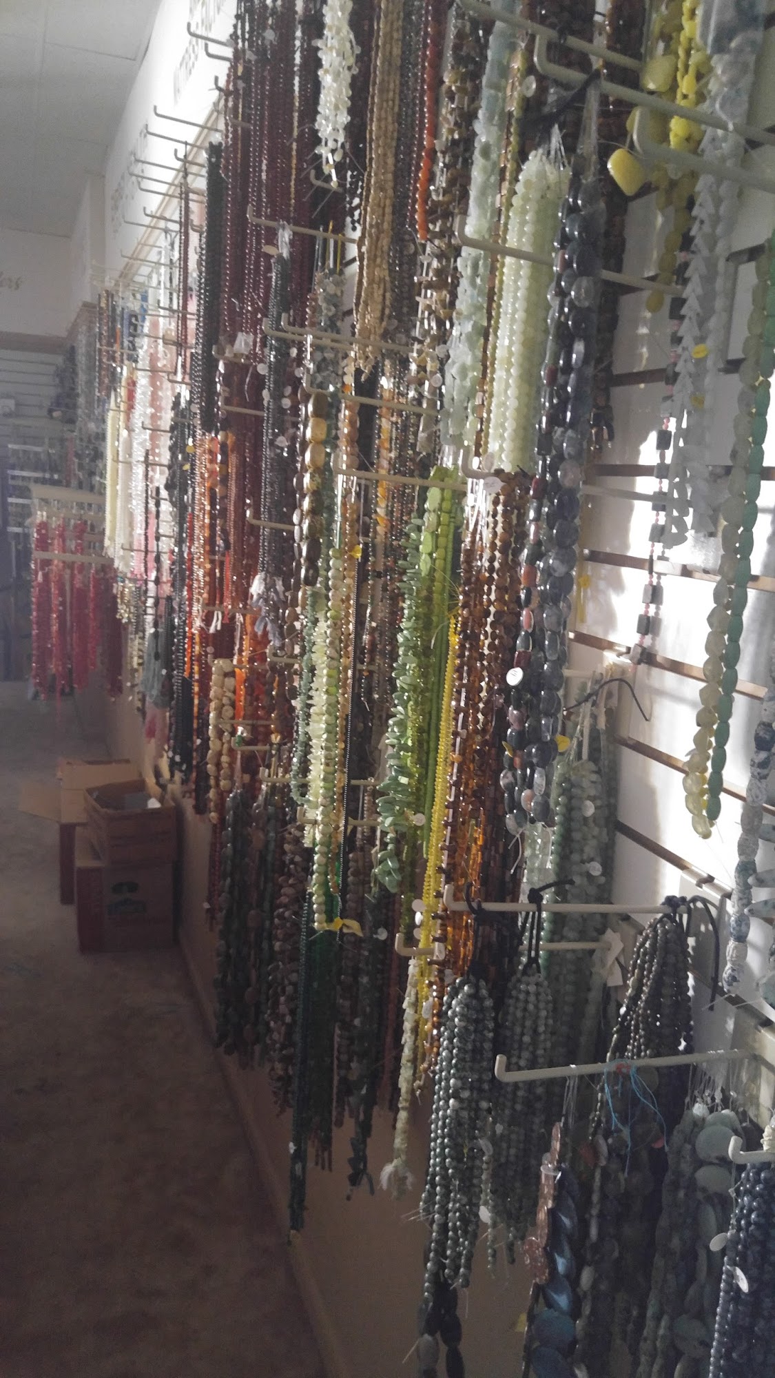 PUGDOG'S Rock & Bead Shop