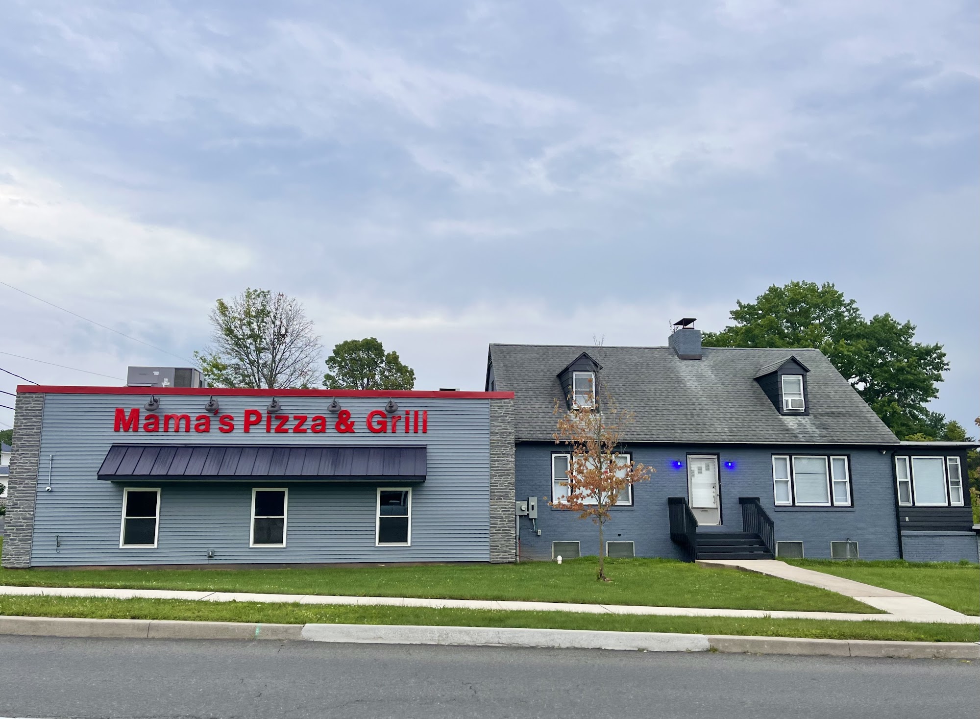 Mama's Famous Pizza and Grill Exeter