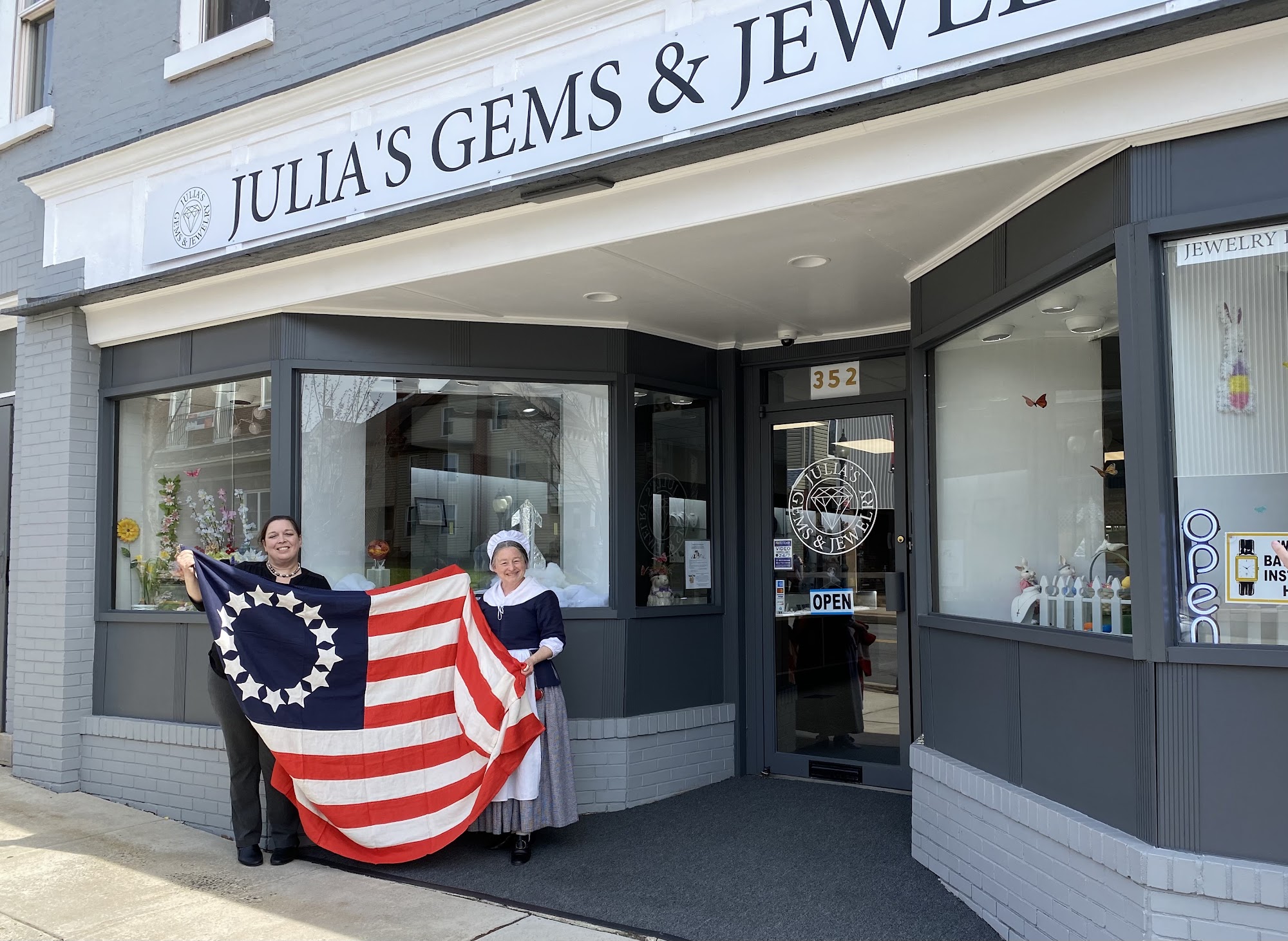 Julia's Gems & Jewelry