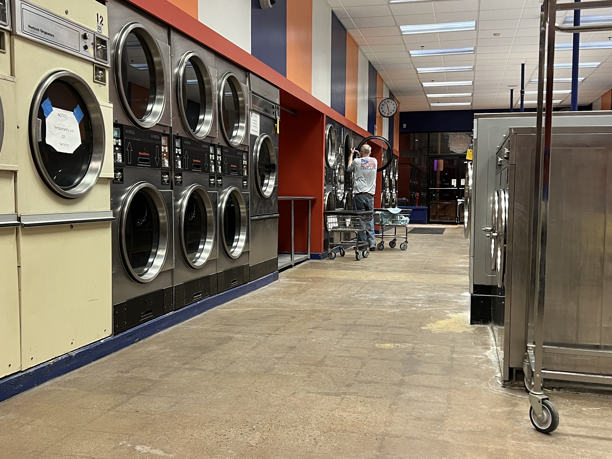 Wash & Dri Laundromat