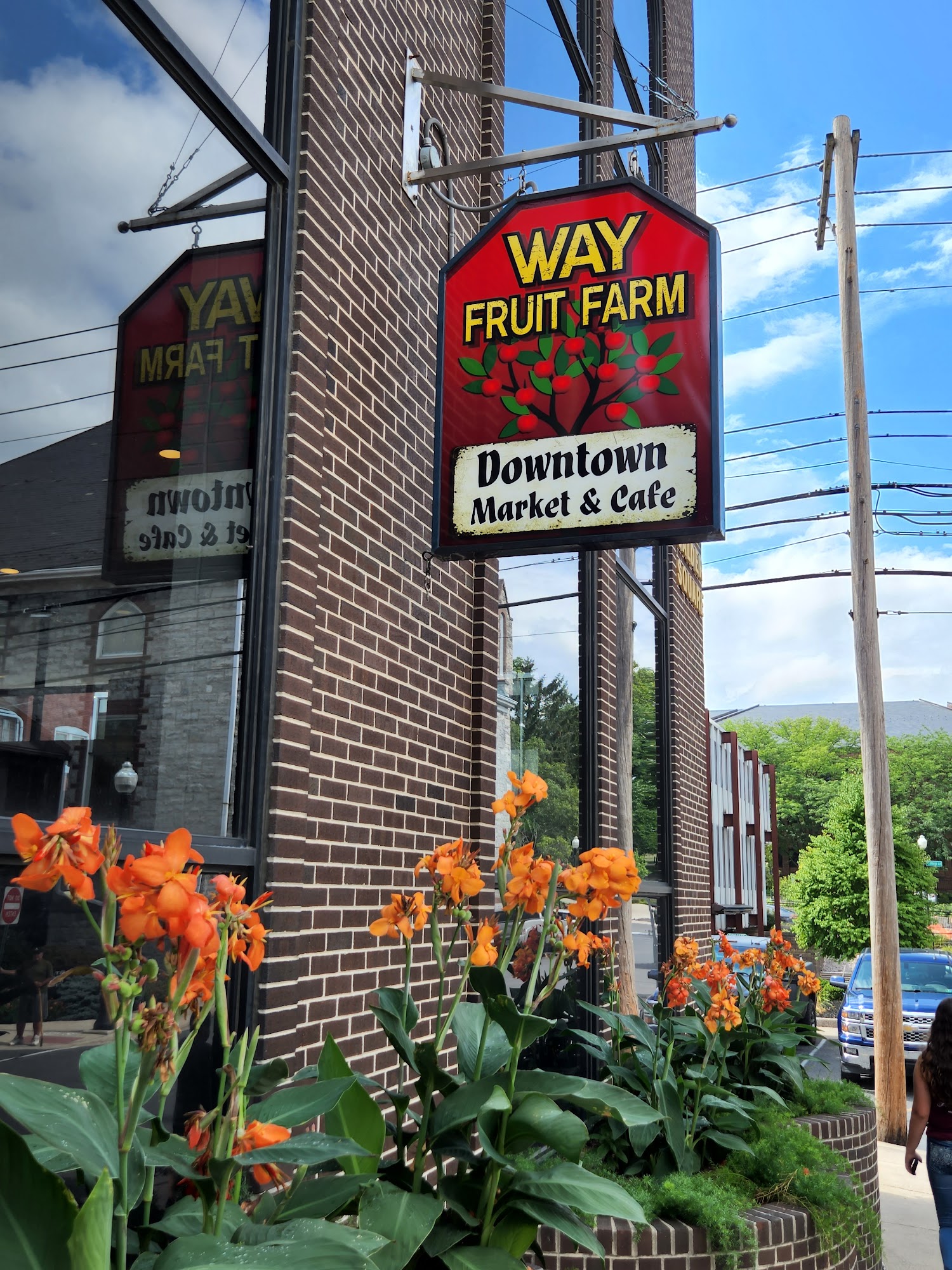Way Fruit Farm Downtown Market and Cafe
