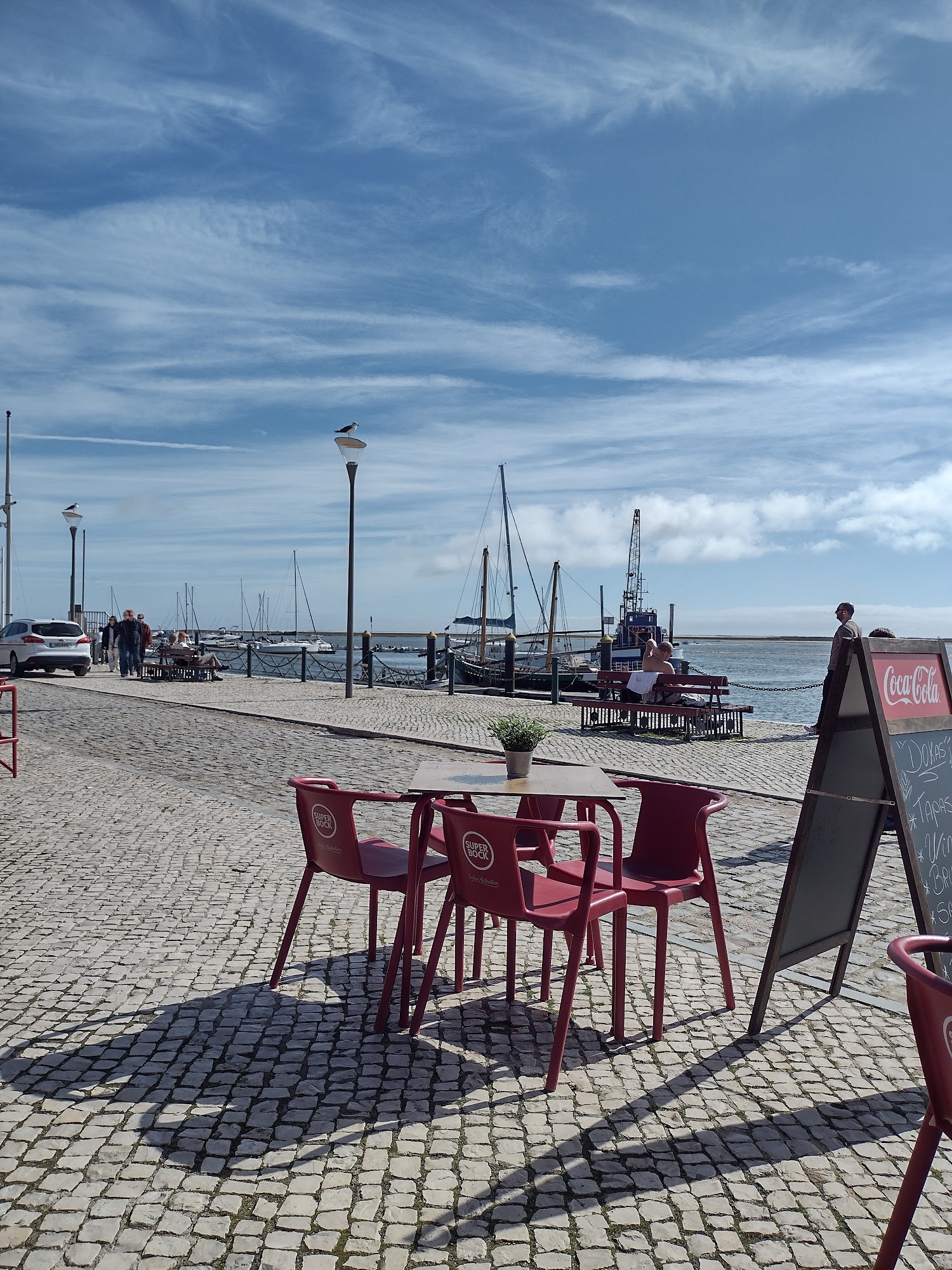 ZONA - Cocktail Lounge