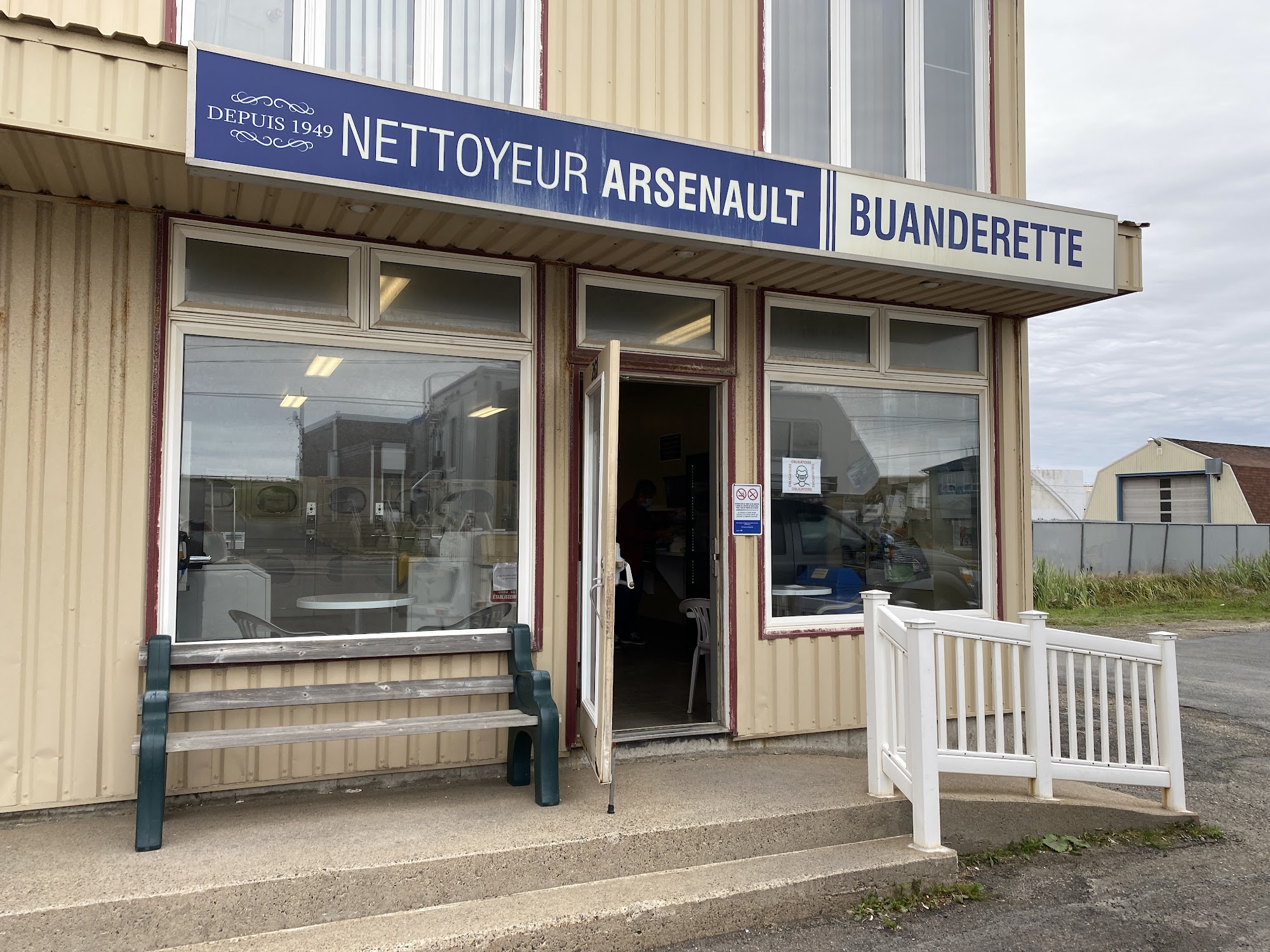Buanderie libre-service - Buanderette (La) 267 Chem. Principal, Cap-aux-Meules Quebec G4T 1R8