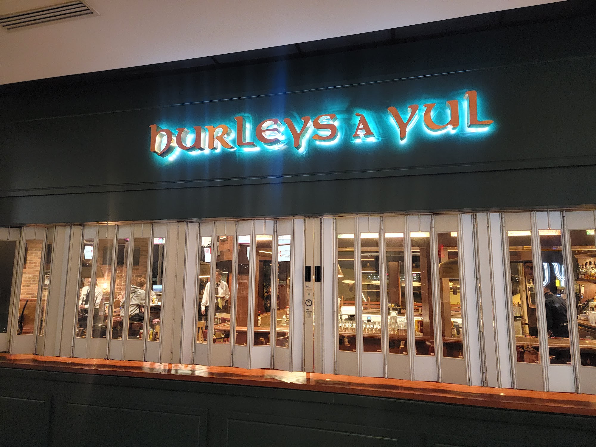 Hurley's à YUL
