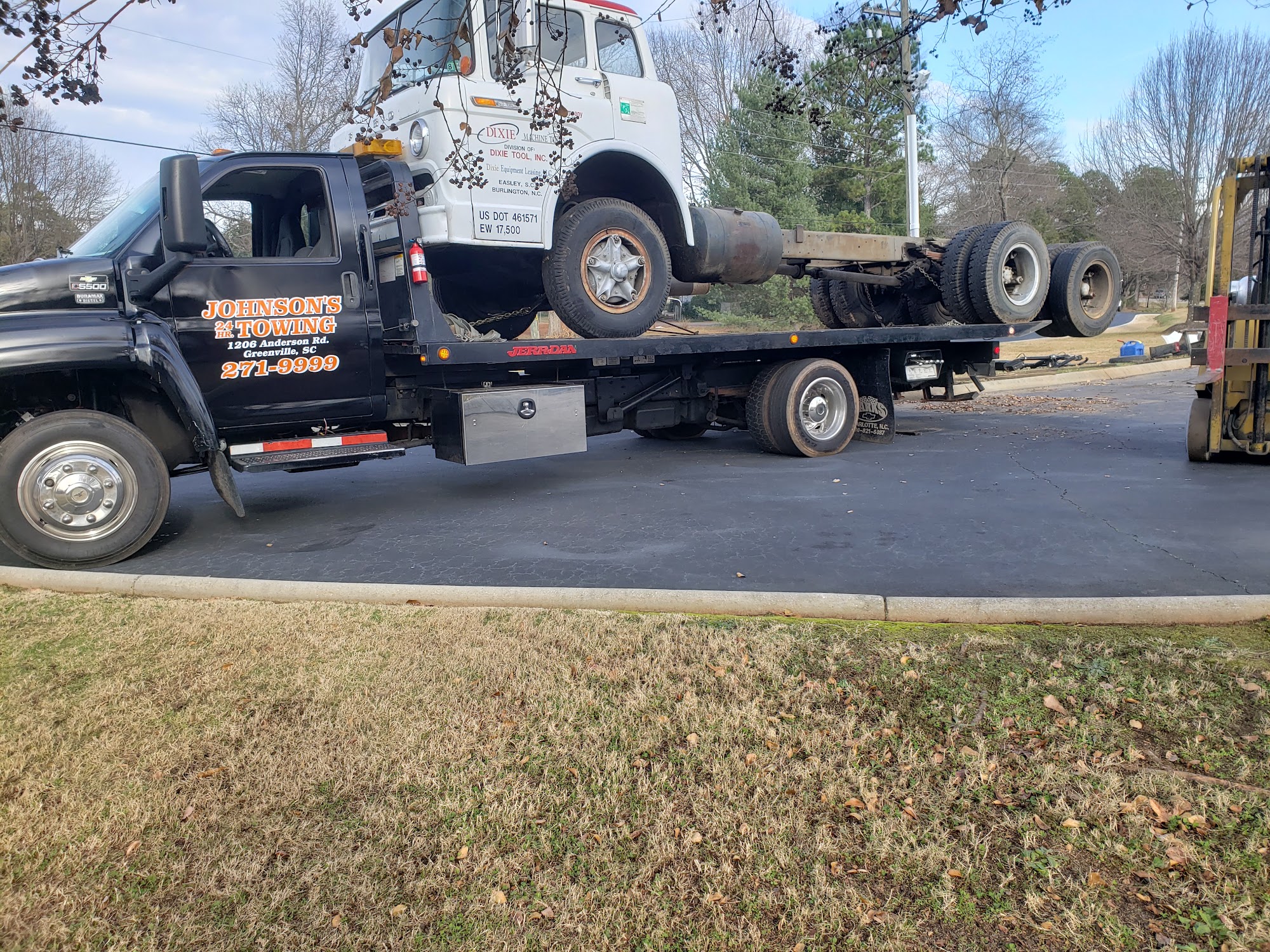 Johnson's 24 Hour Towing