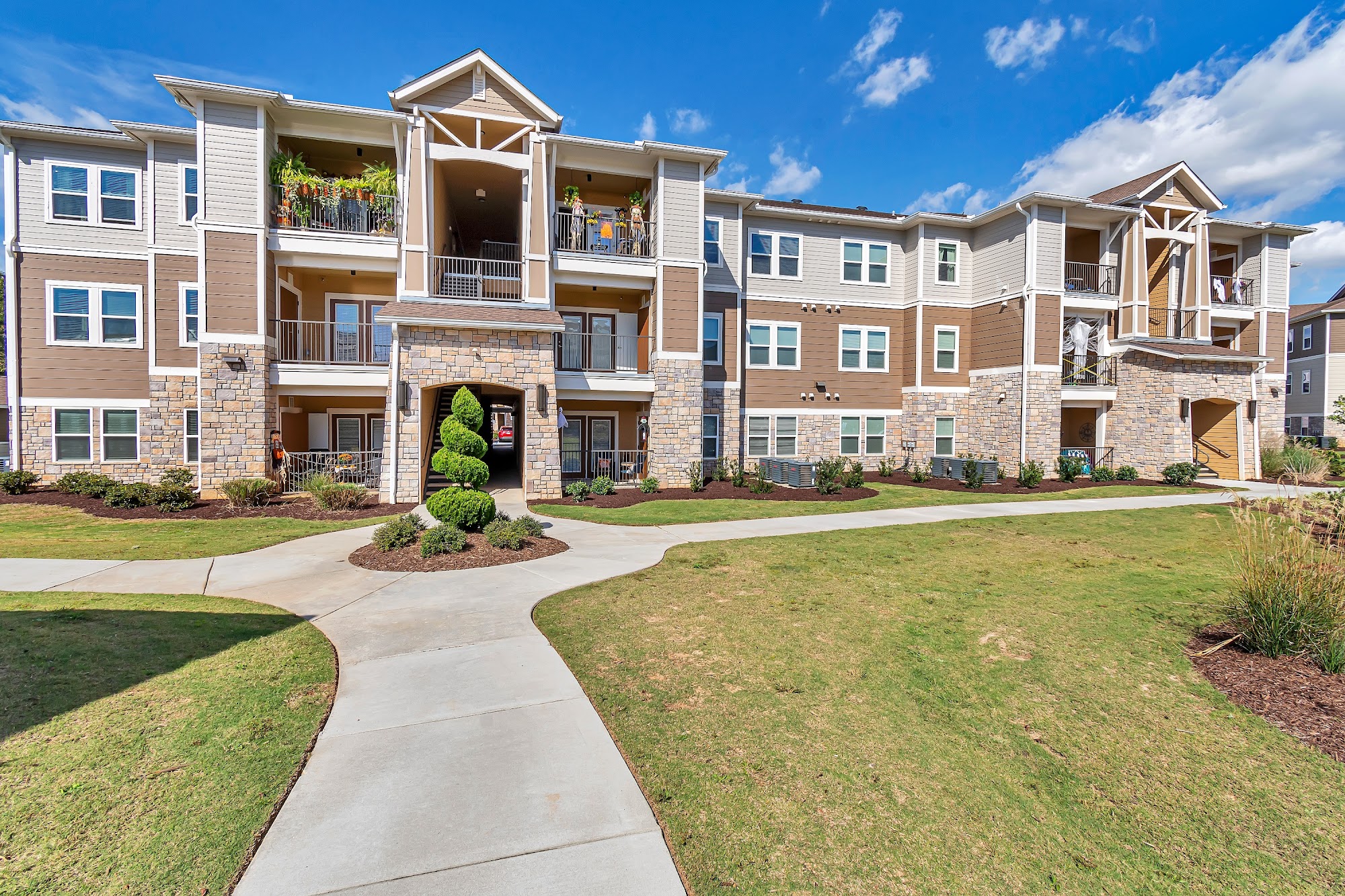 Pointe at Greenville Apartments