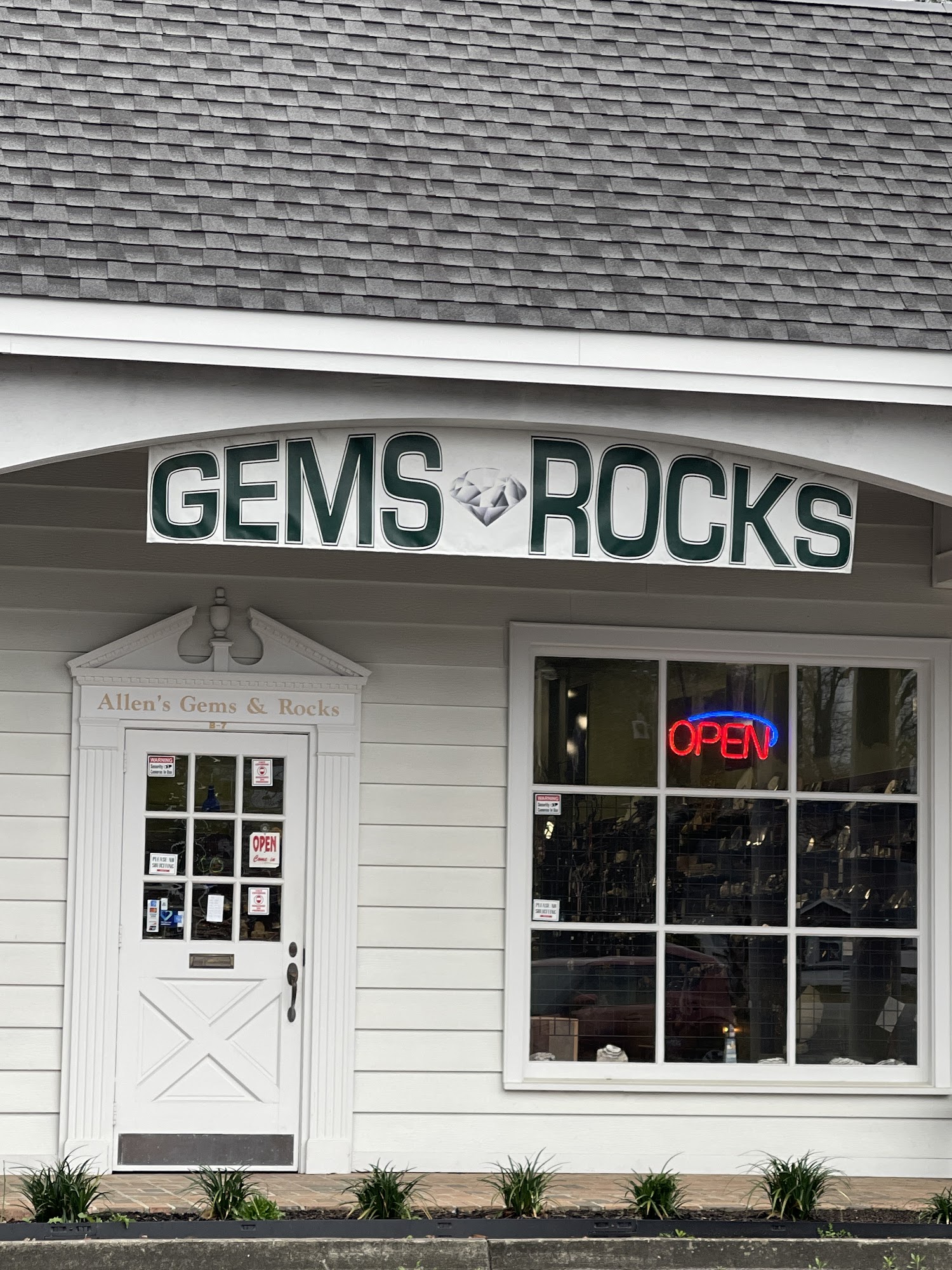 Allen's Gems & Rocks