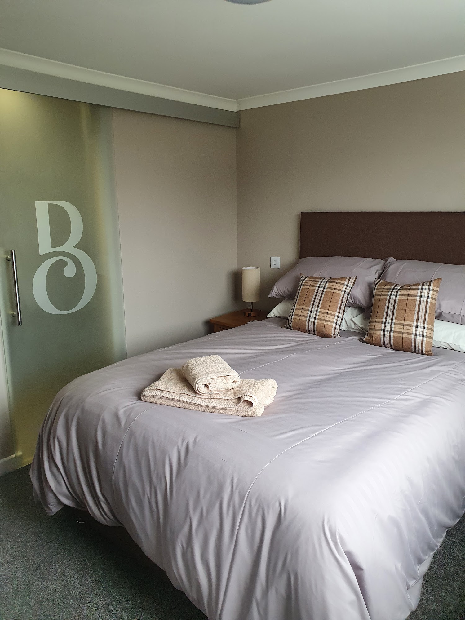 Charlie's Bistro, small hotel