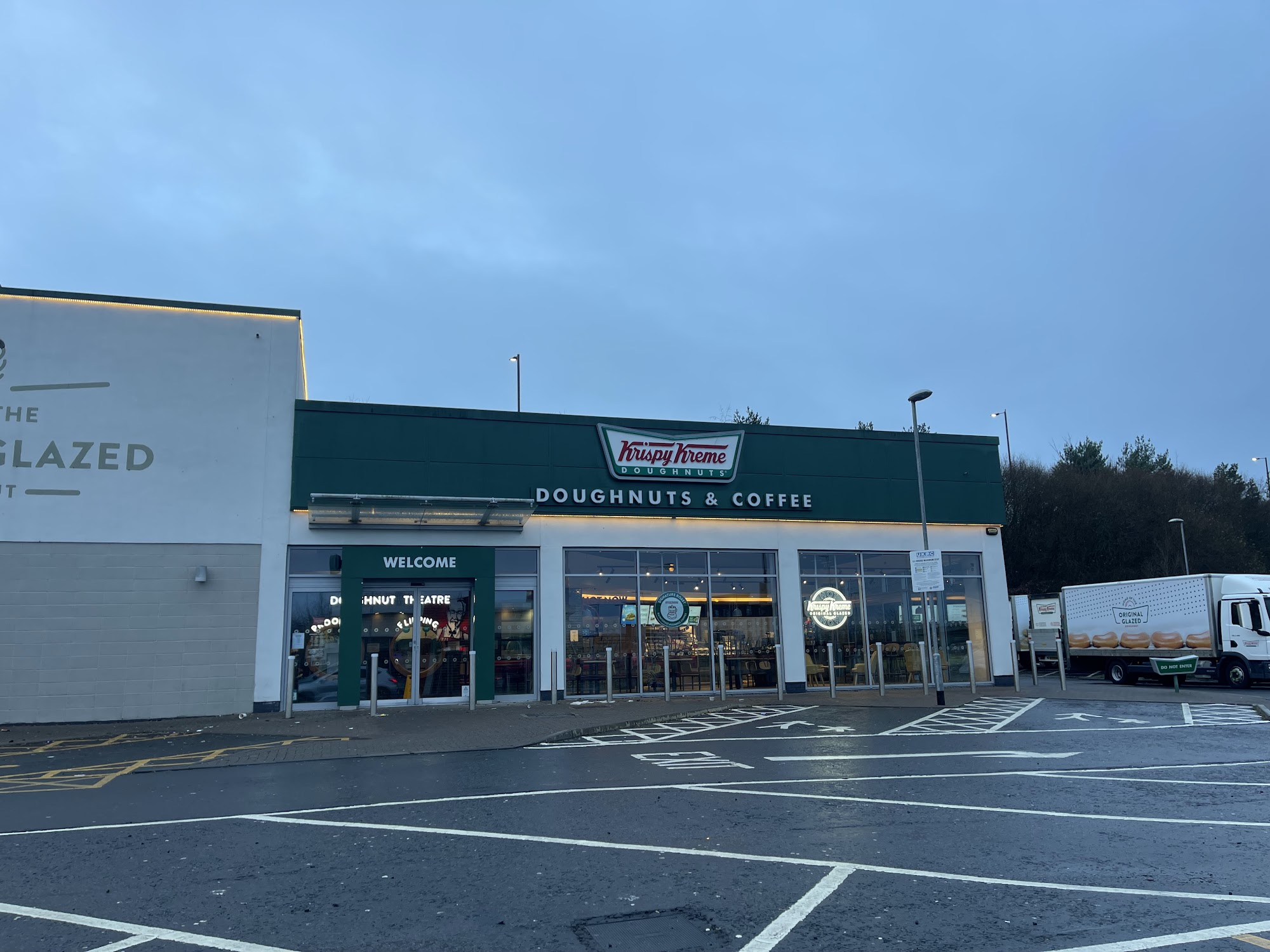 Krispy Kreme Edinburgh Lothian, Hermiston Gait, 16 Lochside Ave, Edinburgh