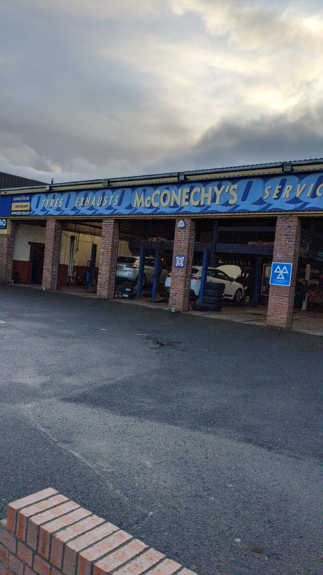 Halfords McConechys Irvine Autocentre