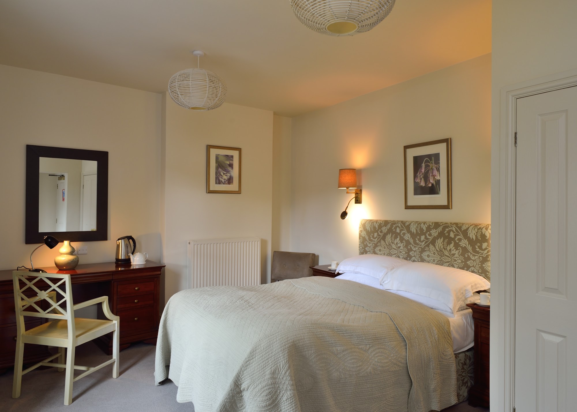 The Raven Hotel & Restaurant