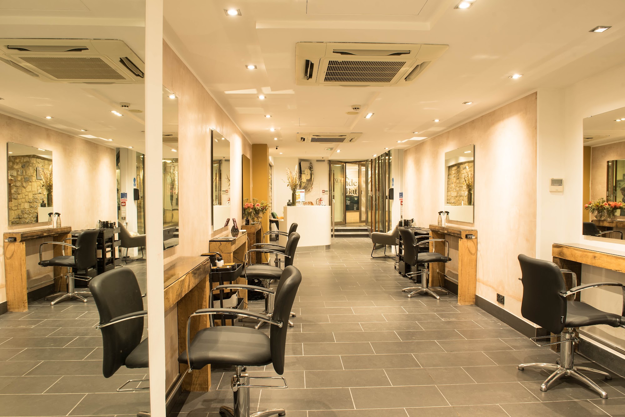 Noi Salon Bath