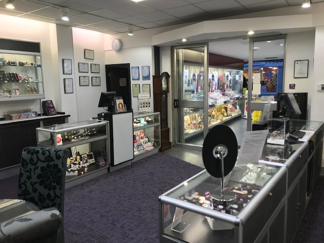 F.Hinds the Jewellers Yeovil