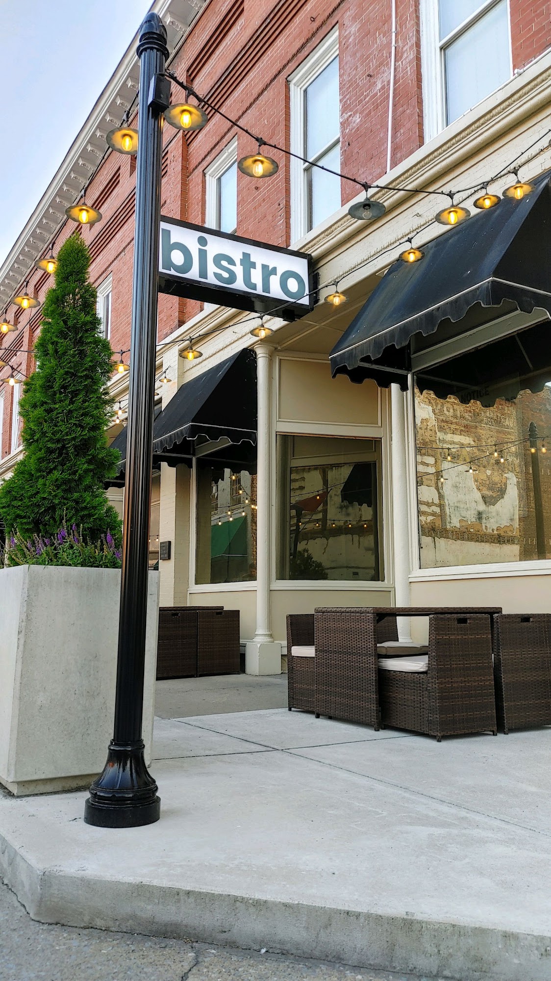 bistro on 6th