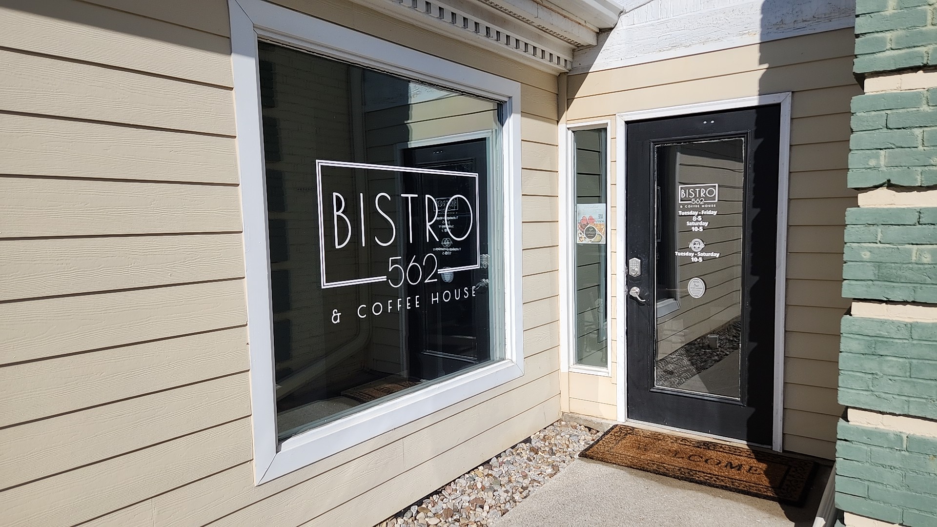 Bistro 562 & Coffee House