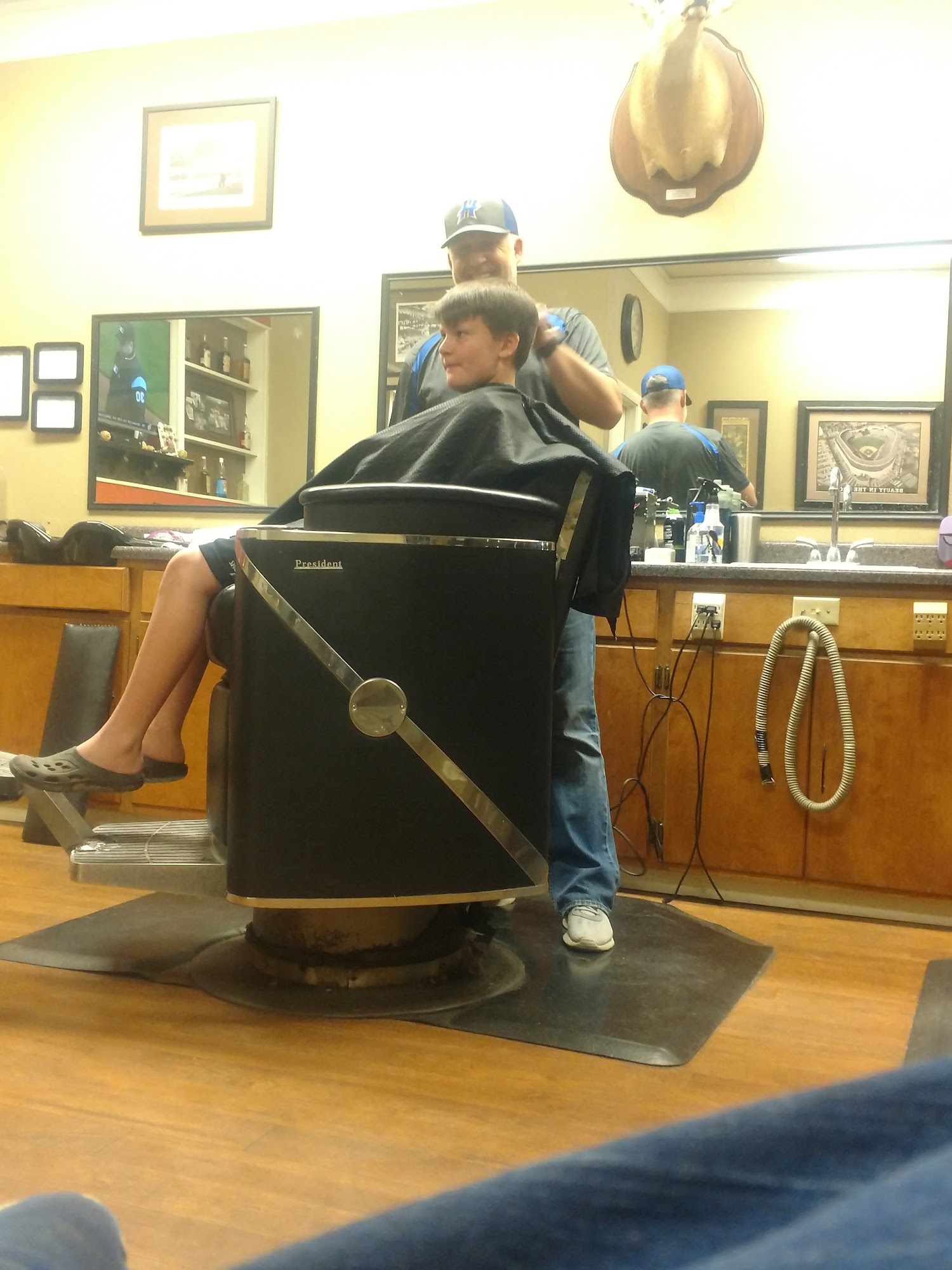 Darnall's Classic Barbershop Co. 111 E 2nd Ave, Huntingdon Tennessee 38344