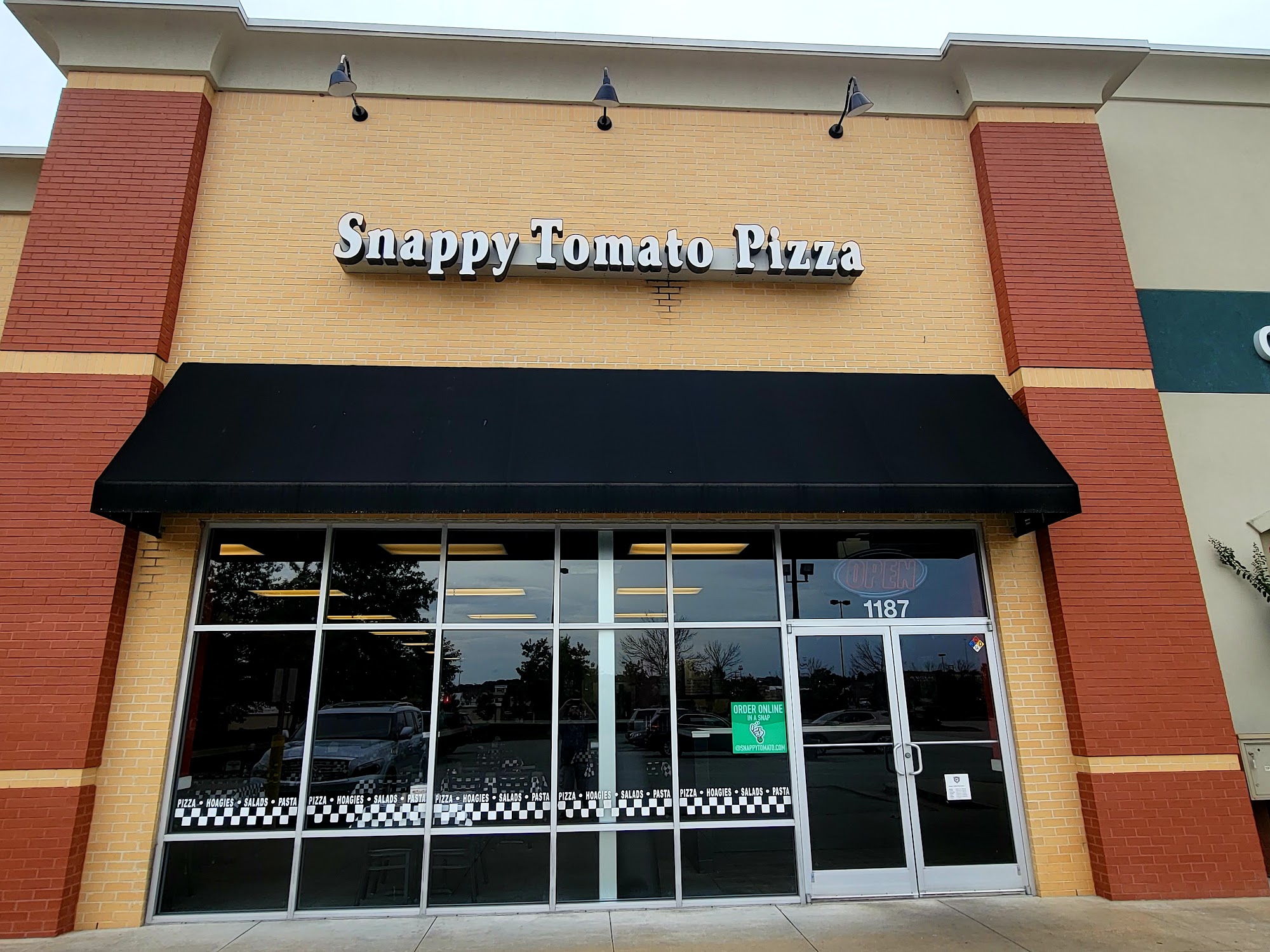 Snappy Tomato Pizza