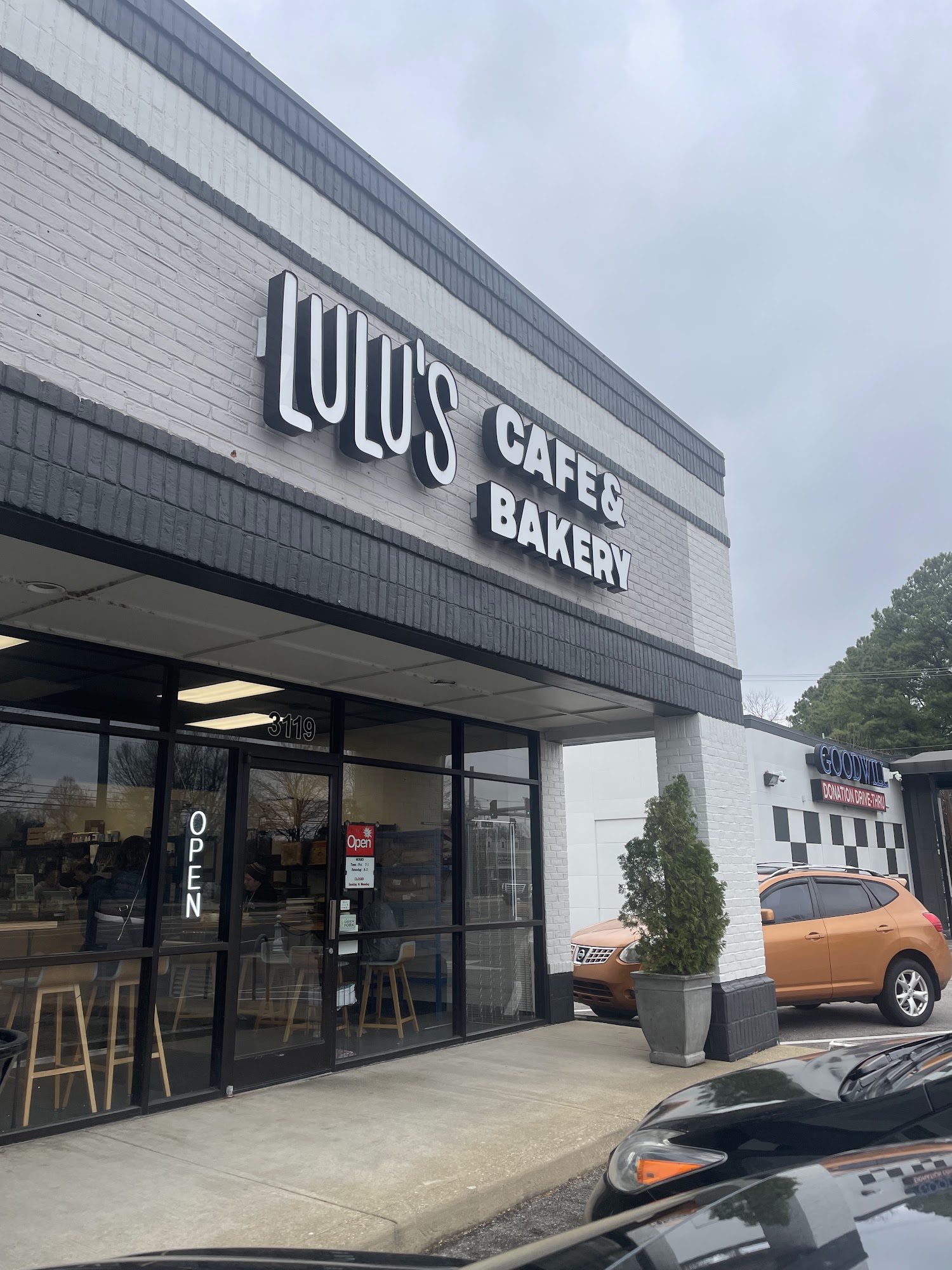 LuLu's Cafe & Bakery