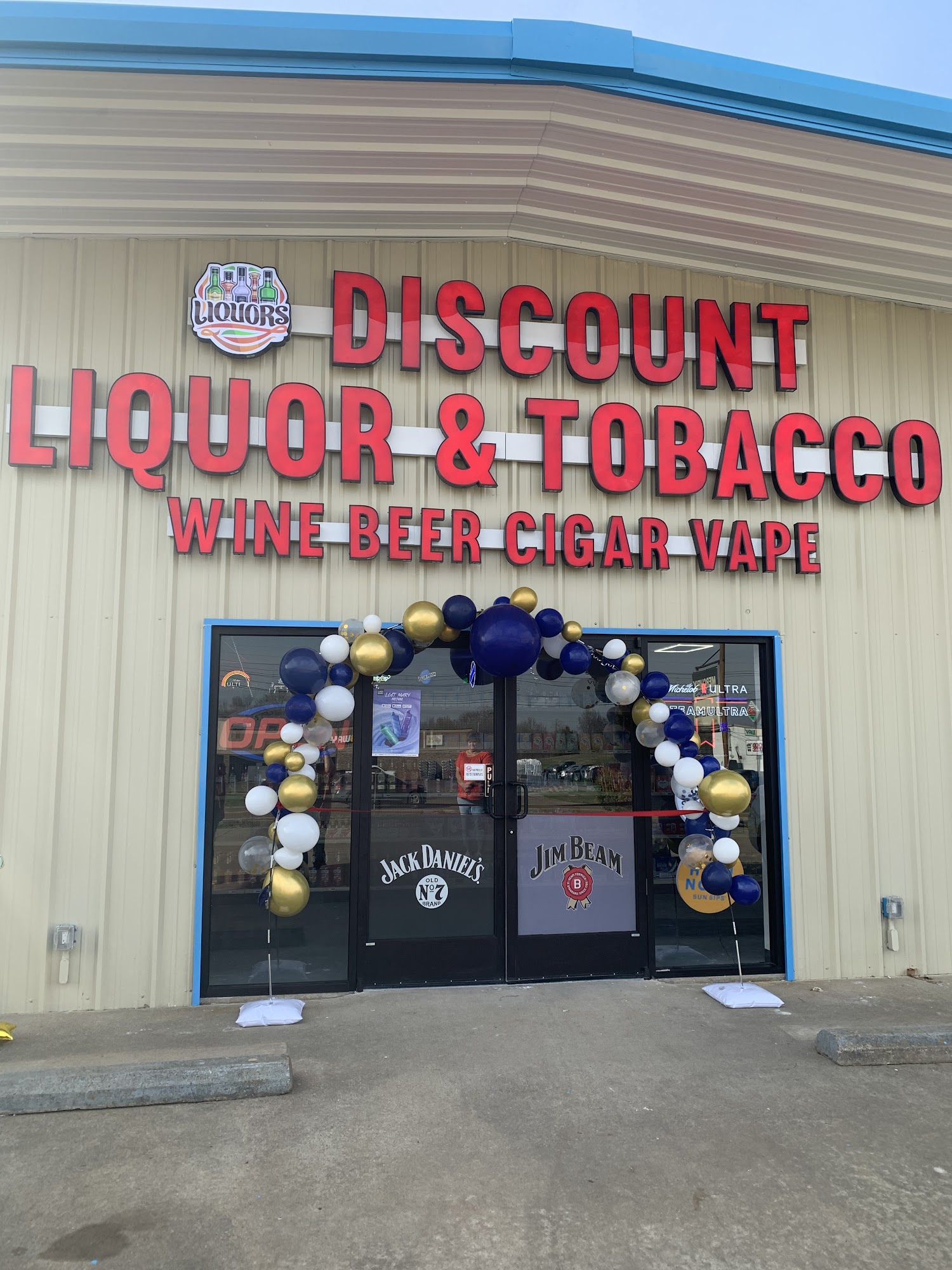 Discount liquor & tobacco