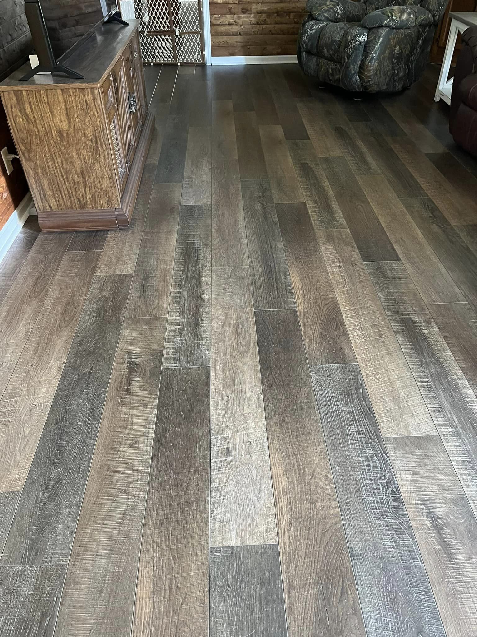 Chapman's Flooring, L.L.C. 2792 US-31W, White House Tennessee 37188