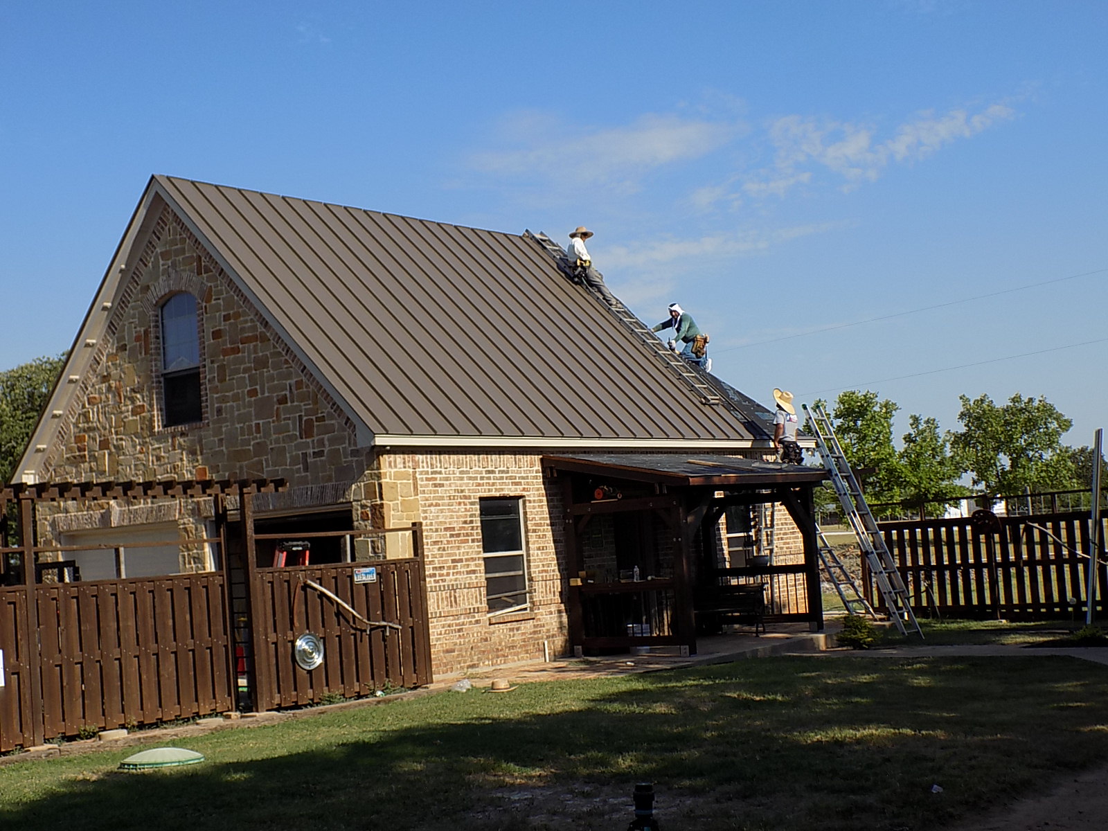 Matthews Roofing LLC 3980 US-287, Alvord Texas 76225