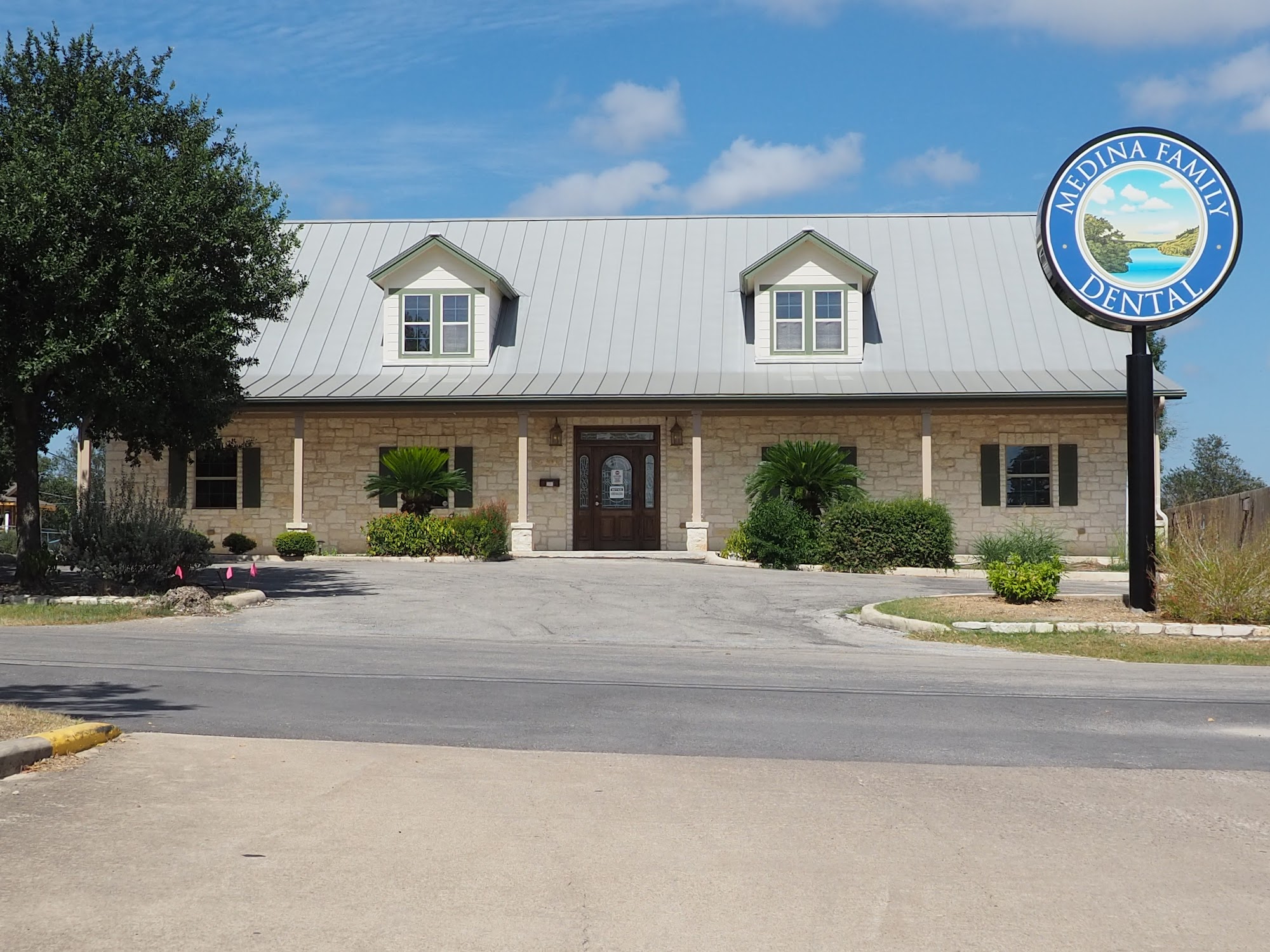 Medina Family Dental - Emergency Dentist, Cosmetic Dentist, & Cleanings 1313 Petersburg St, Castroville Texas 78009