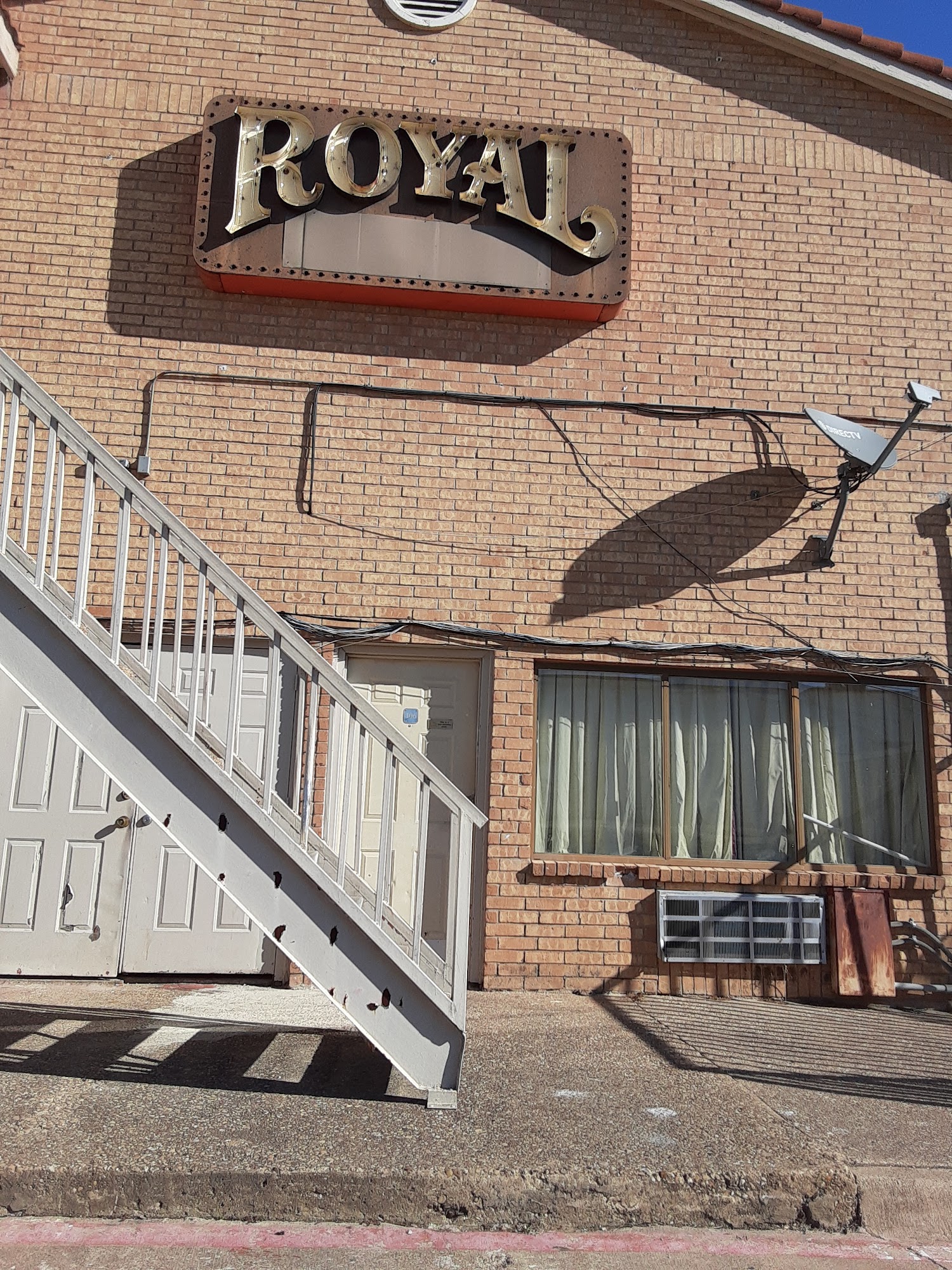 Royal Inn & Suites